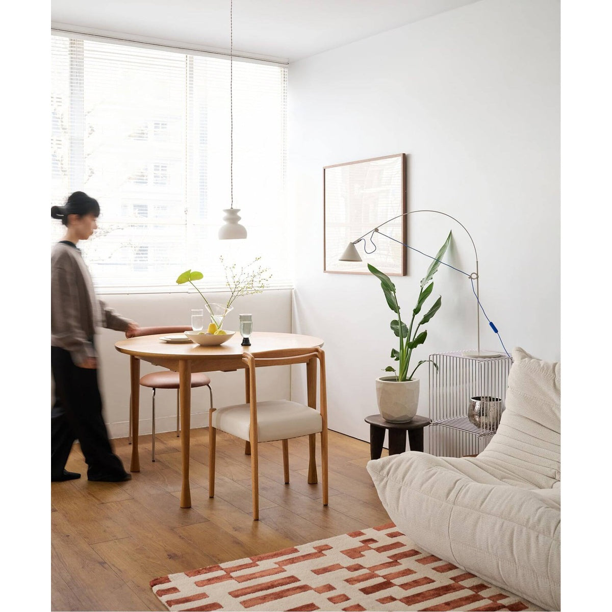 AROS ROUND TABLE W1100
