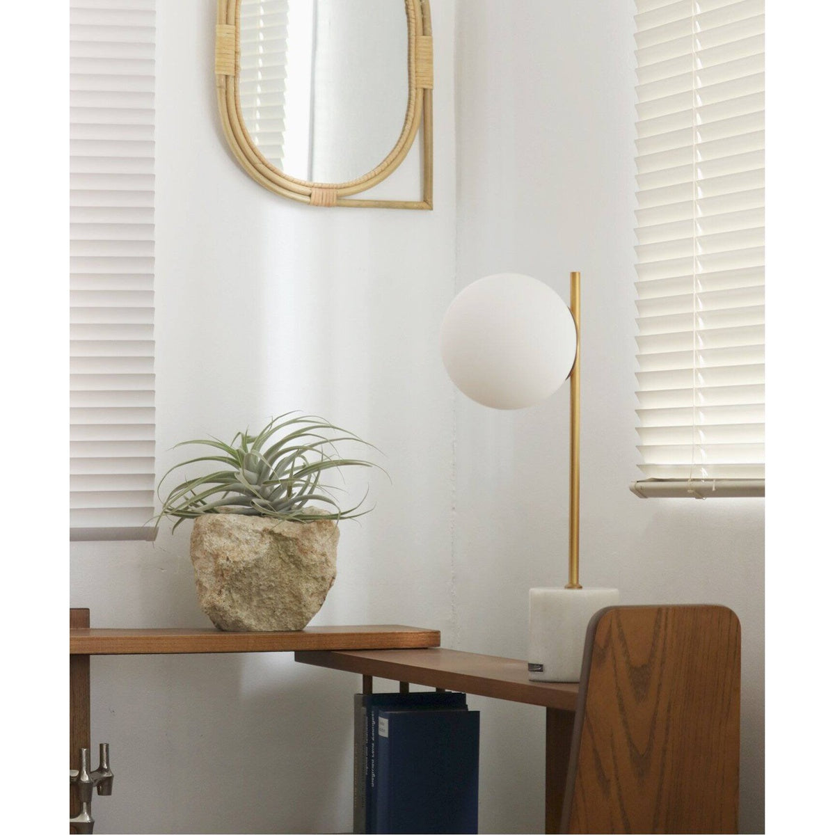 AROS SLIDE SHELF