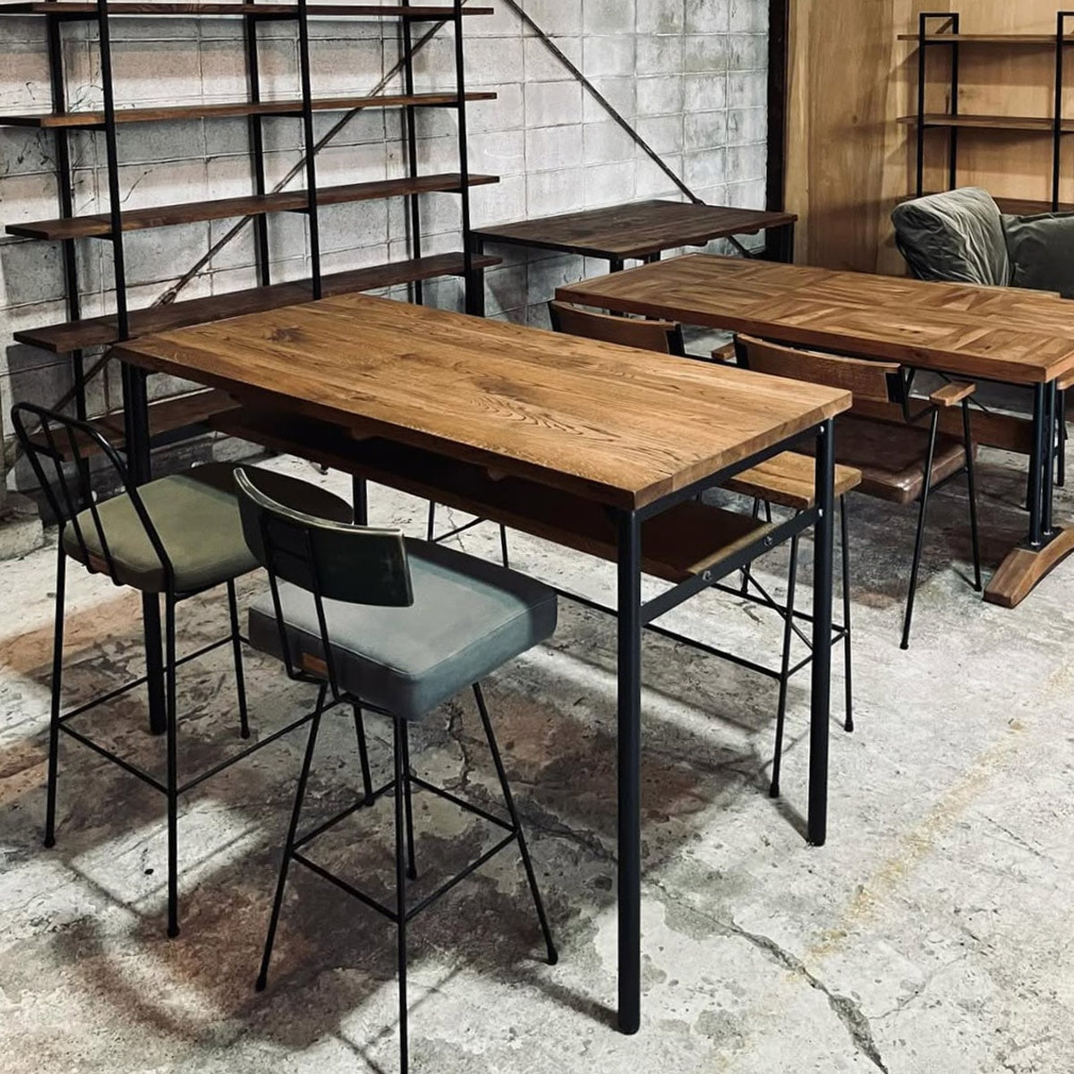 ATAT WORK TABLE ( WITH SHELF)