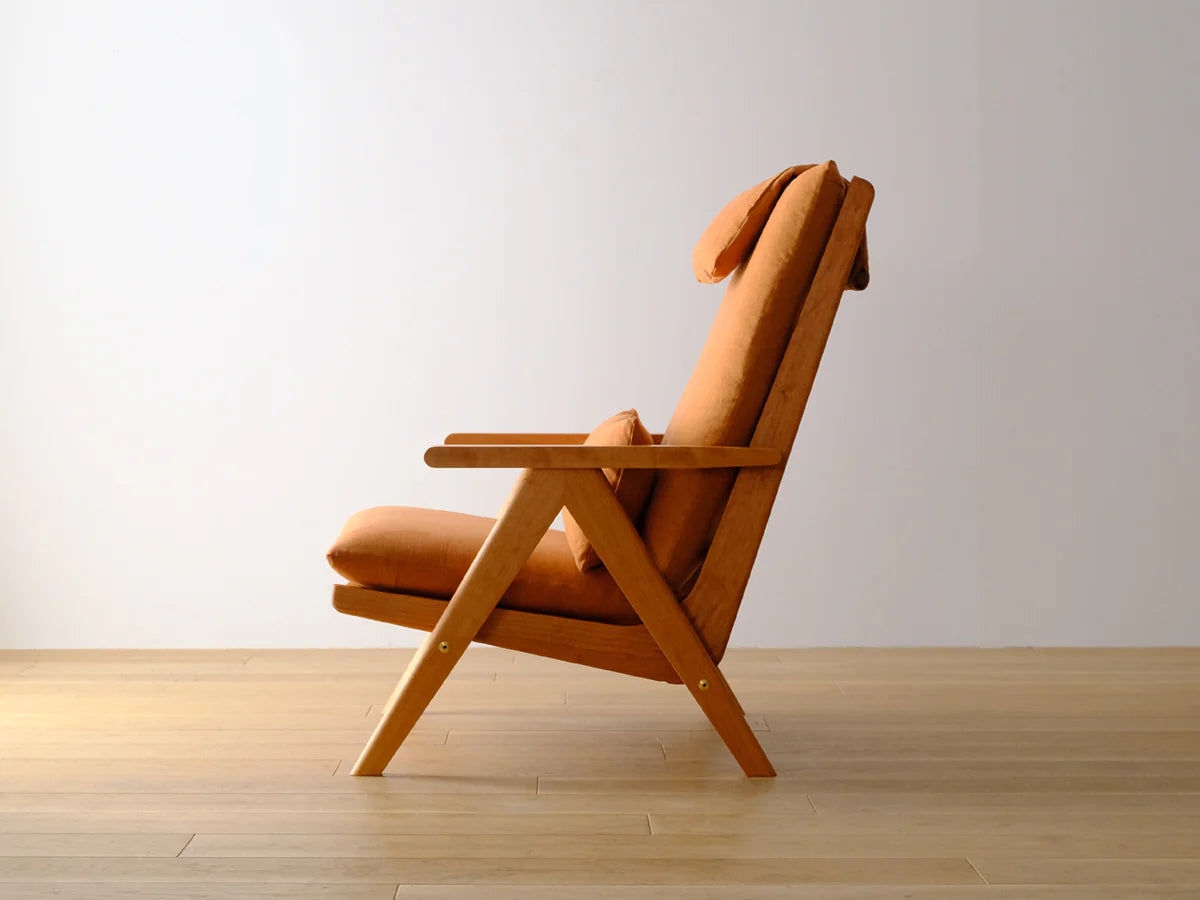 PACE PERSONAL CHAIR 069 (WOOD ARM)