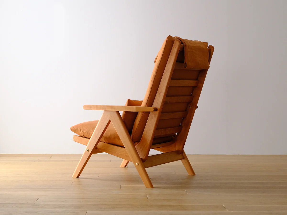 PACE PERSONAL CHAIR 069 (WOOD ARM)