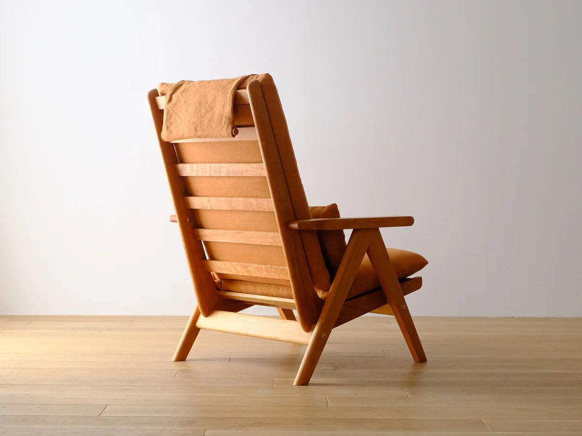 PACE PERSONAL CHAIR 069 (WOOD ARM)