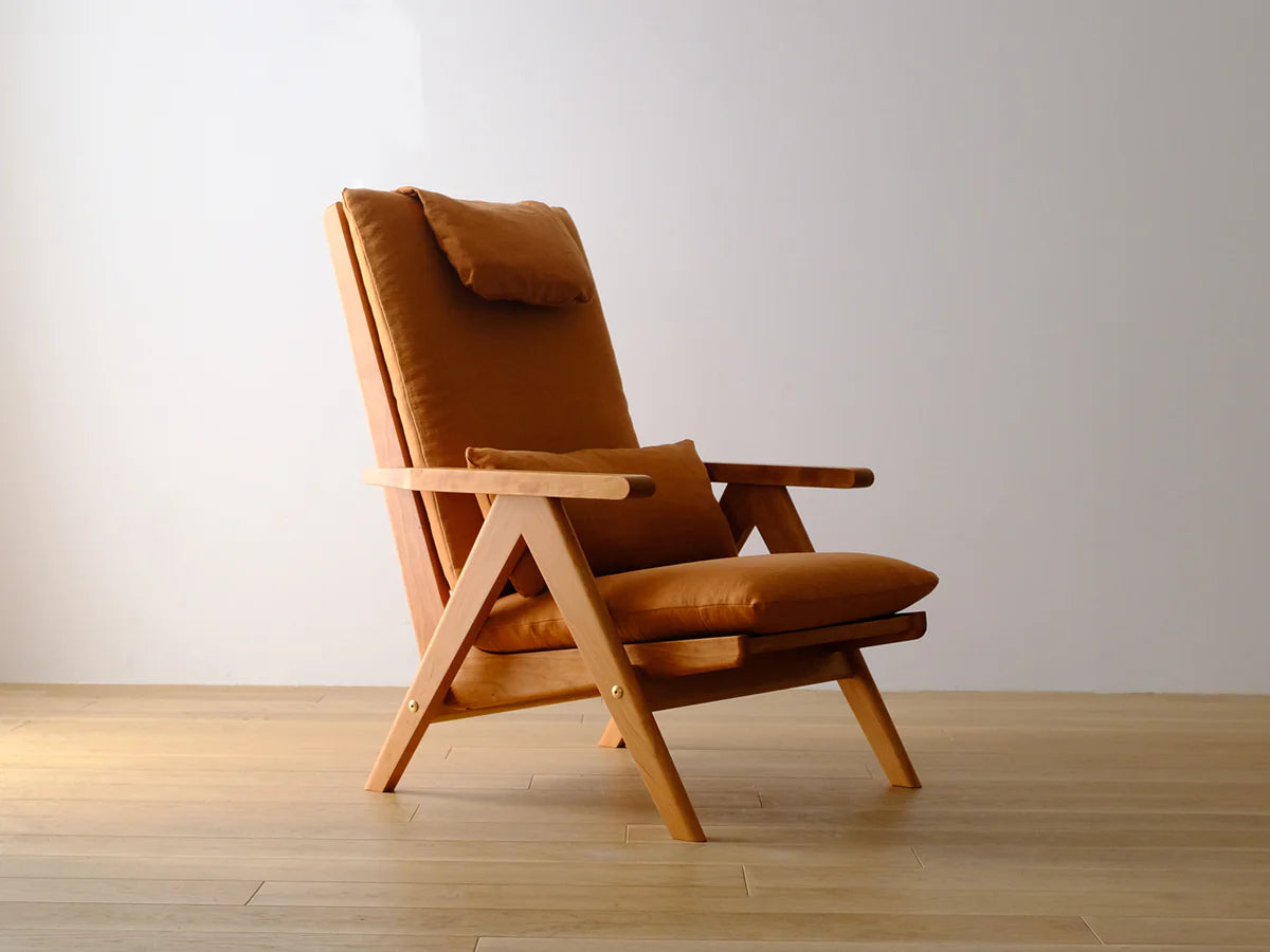 PACE PERSONAL CHAIR 069 (WOOD ARM)