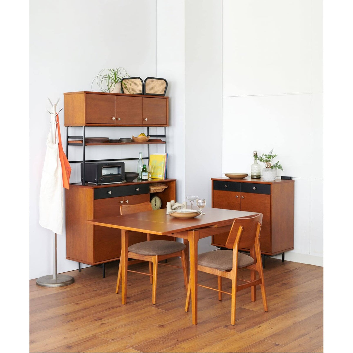 HABITAT DINING TABLE