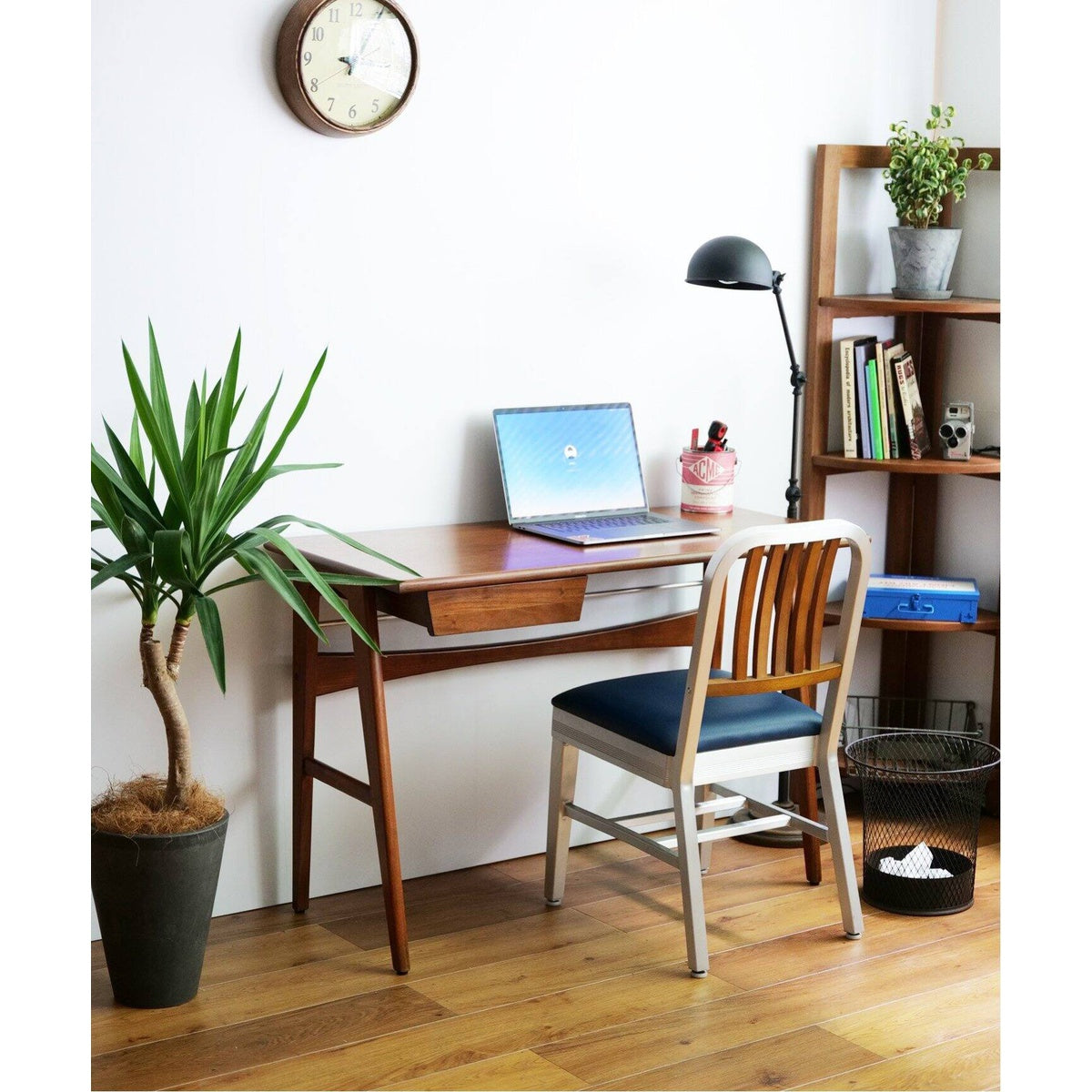 DELMAR DESK