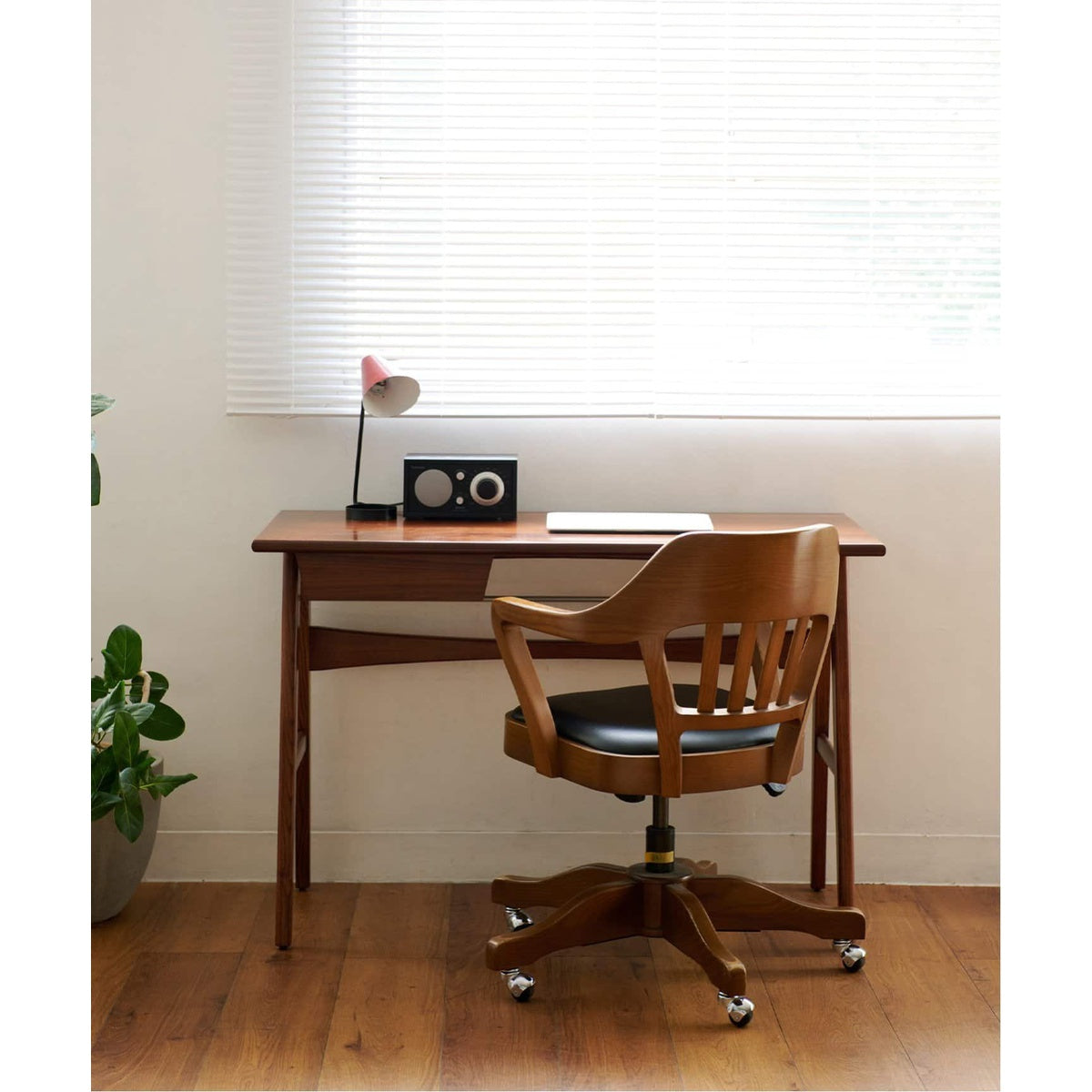 DELMAR DESK