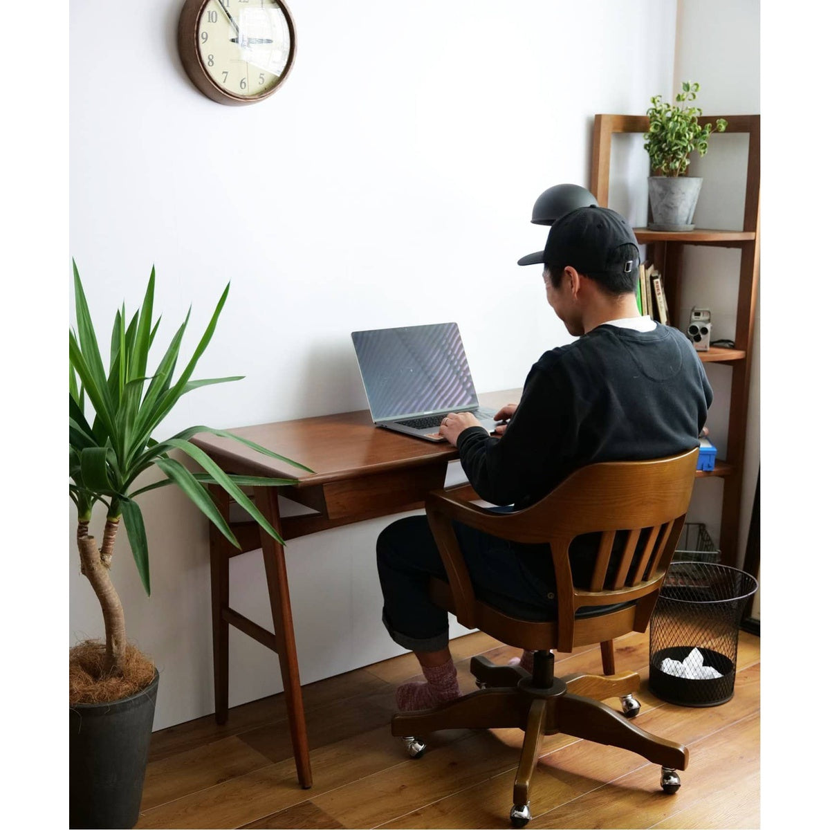 DELMAR DESK