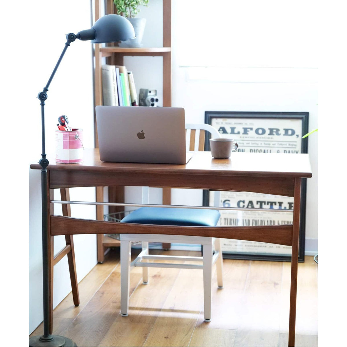 DELMAR DESK
