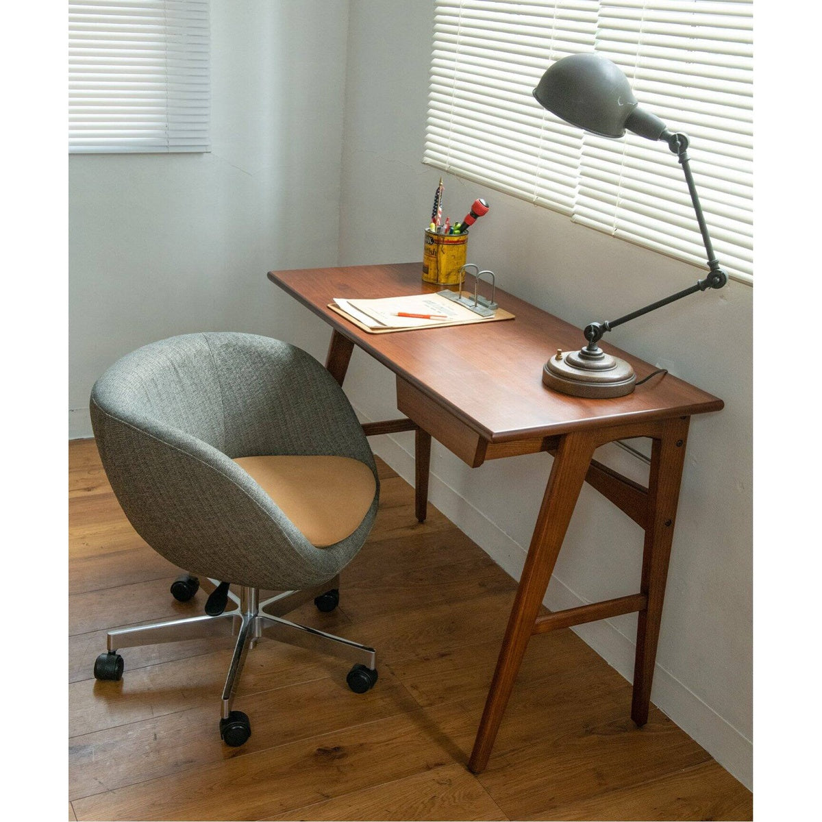 DELMAR DESK