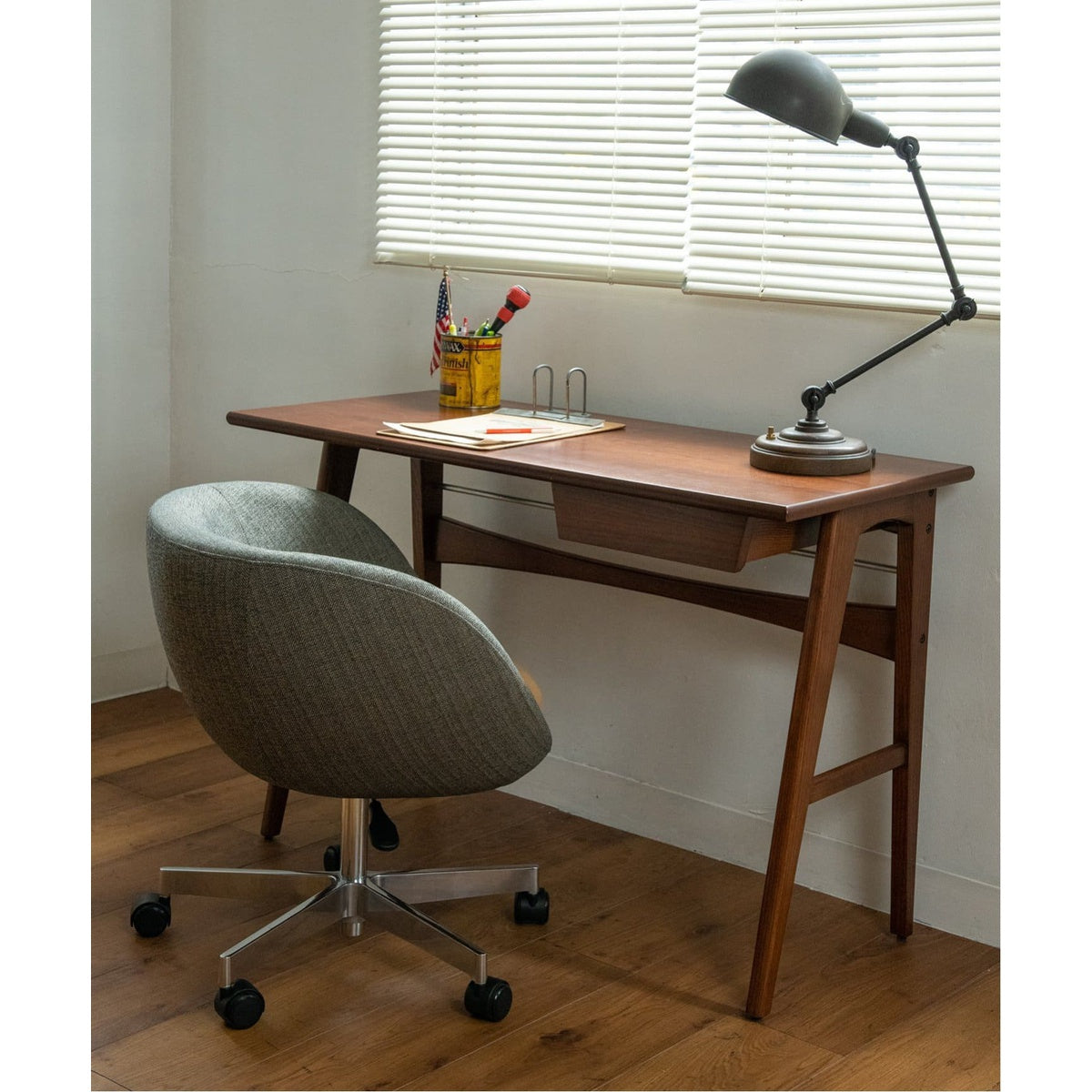 DELMAR DESK