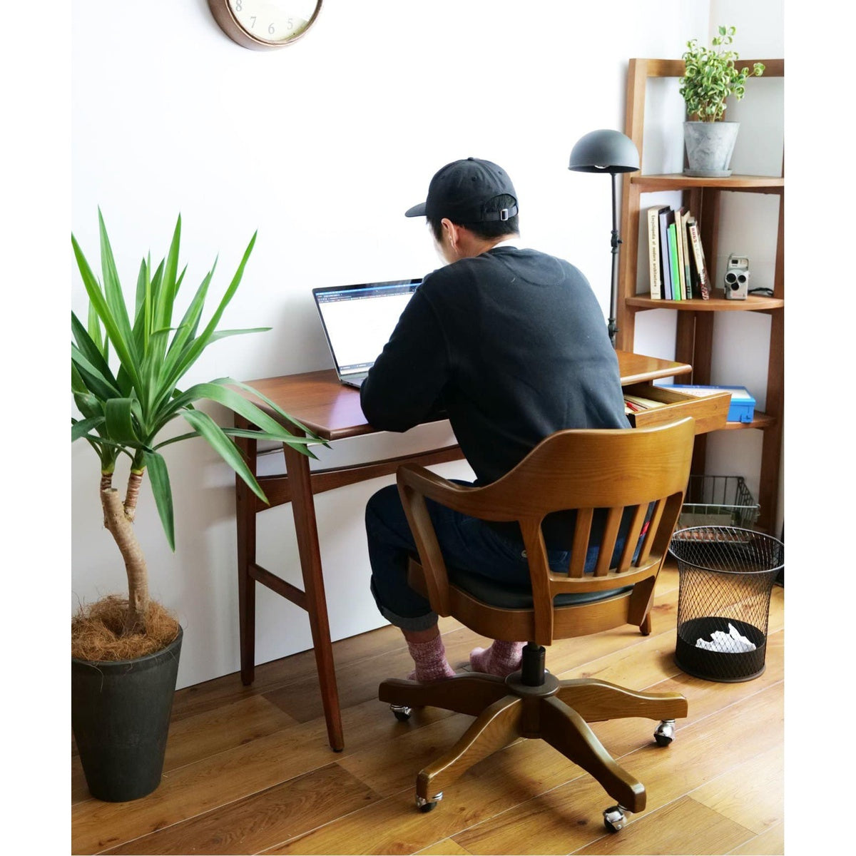 DELMAR DESK