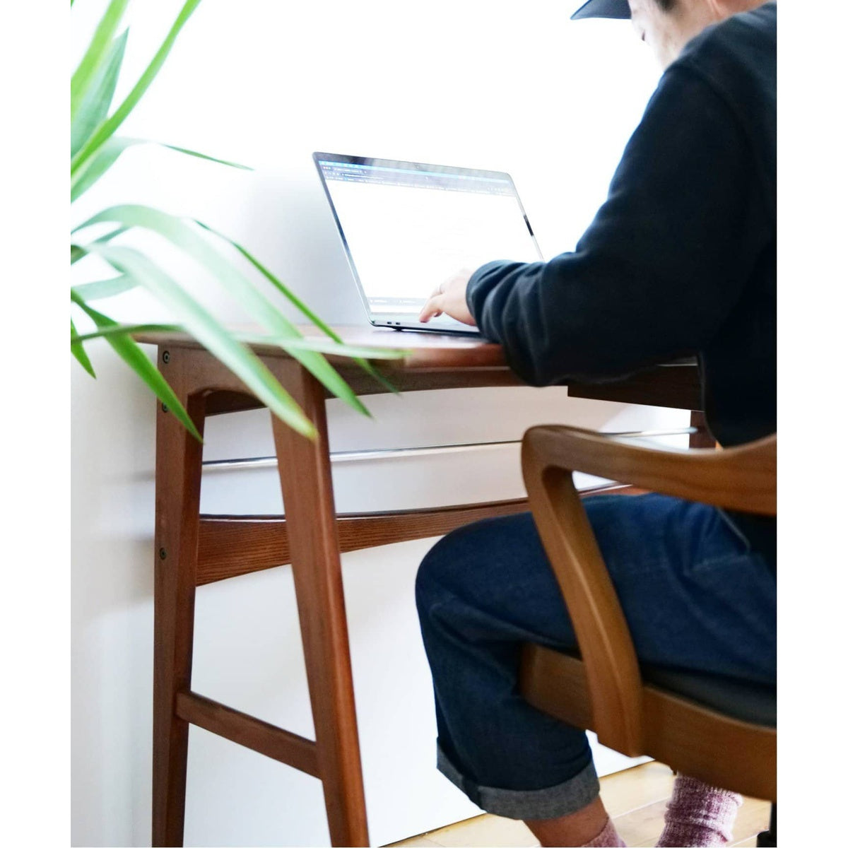 DELMAR DESK