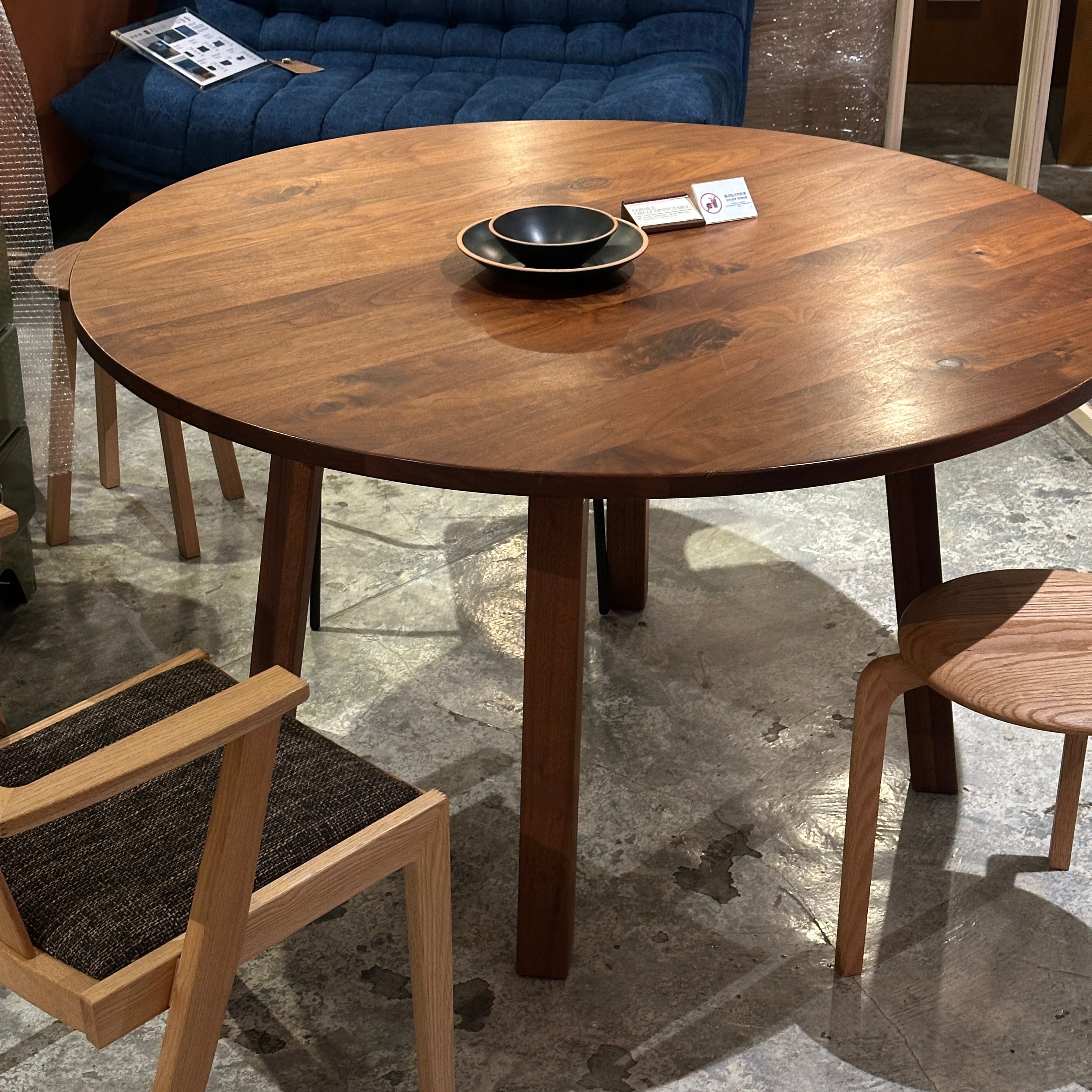 Clearance Sale - CORNICE CIRCLE DINING TABLE / ø126 (K11 DISPLAY)