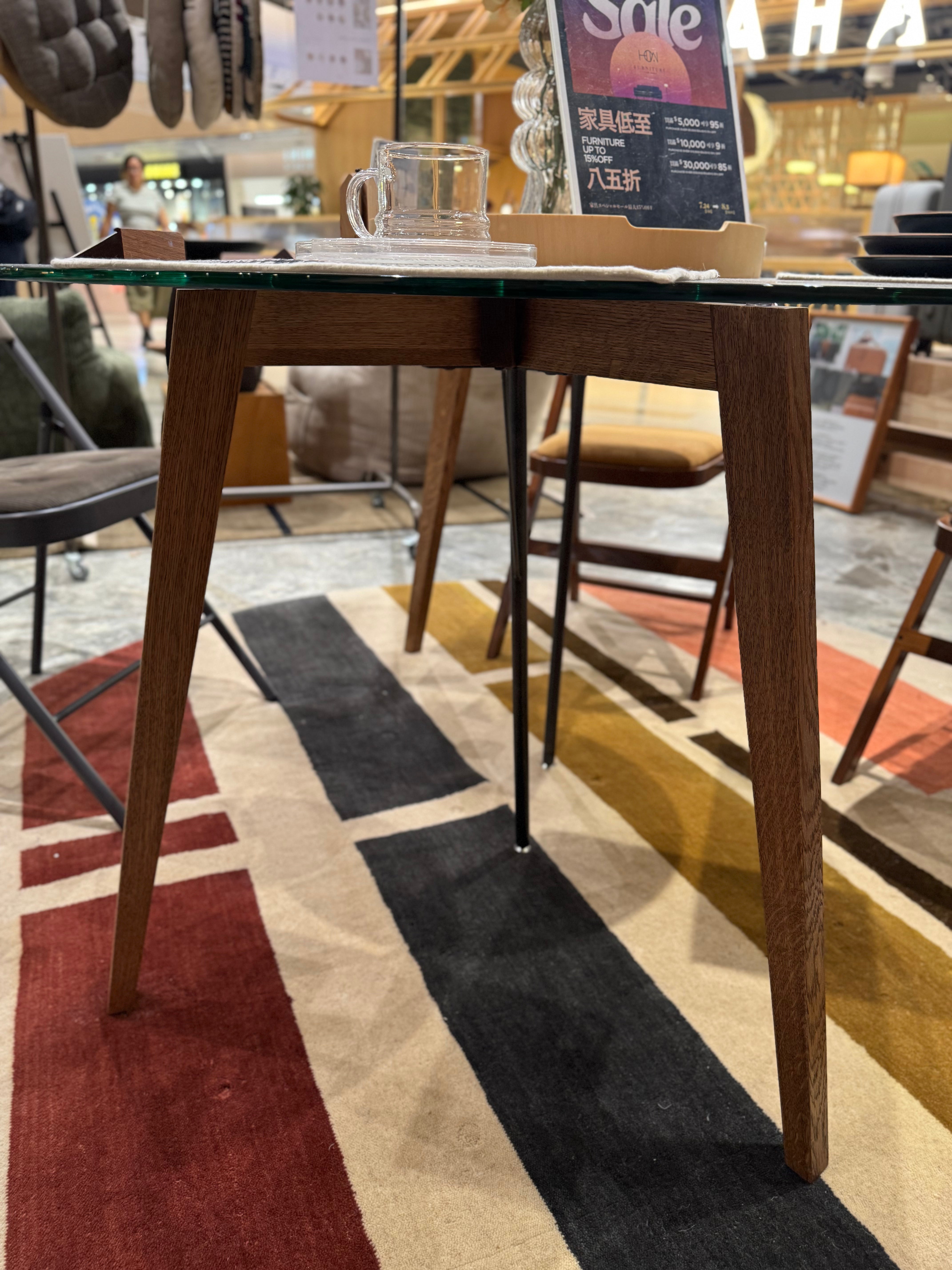 Clearance Sale - G-knot Glass Table 1200 round