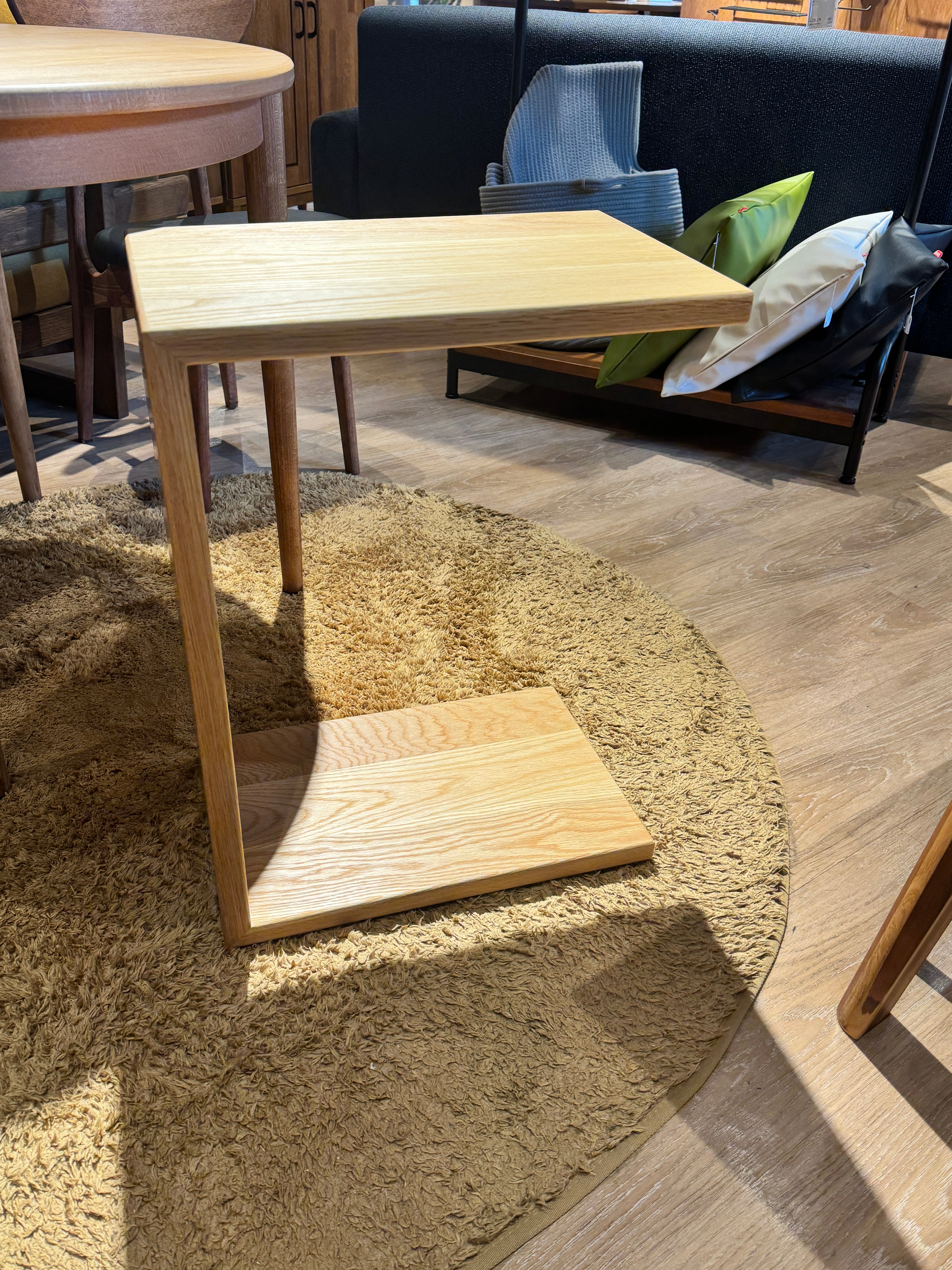 C WAGON SIDE TABLE (WALNUT  / OAK )