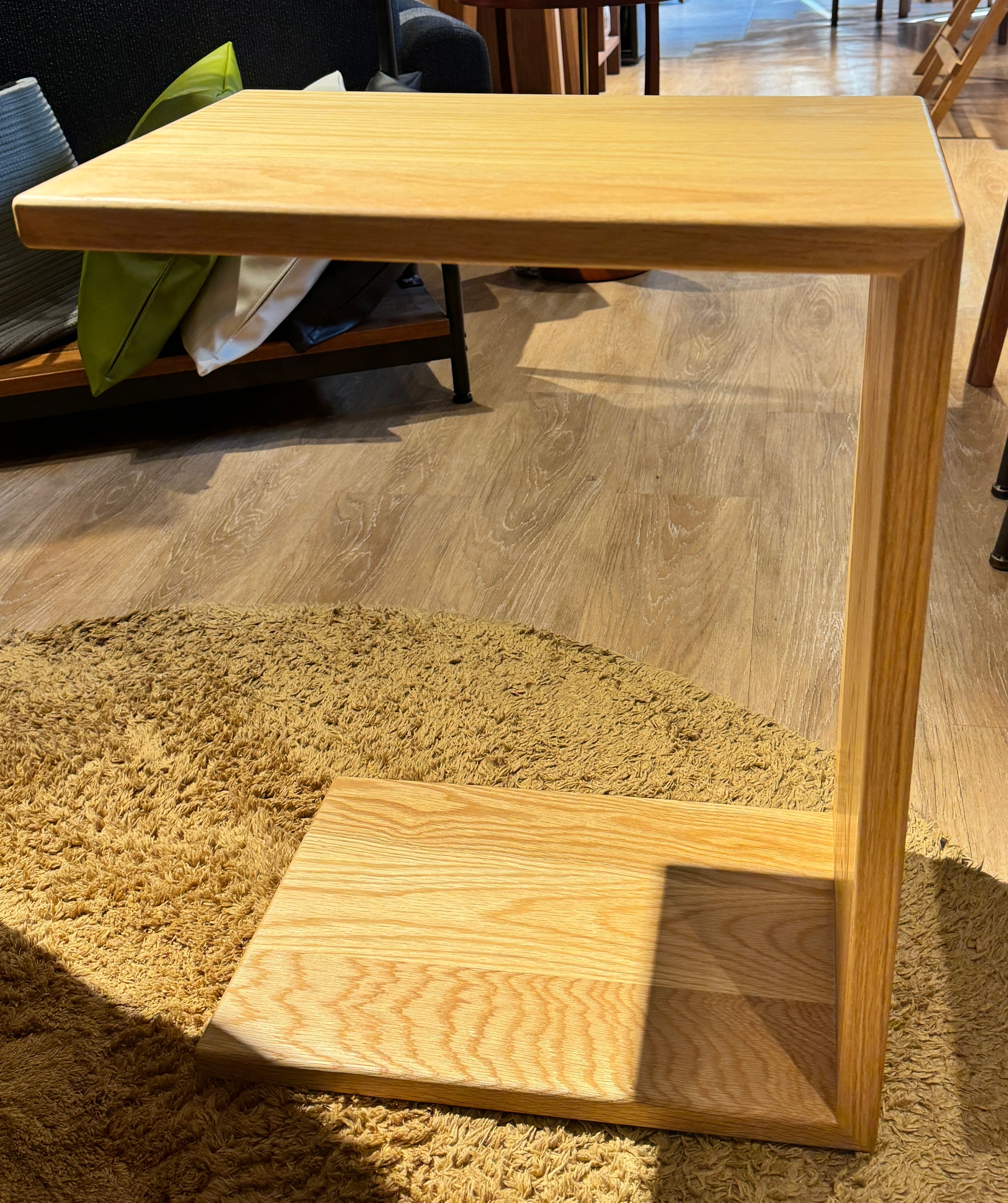 C WAGON SIDE TABLE (WALNUT  / OAK )