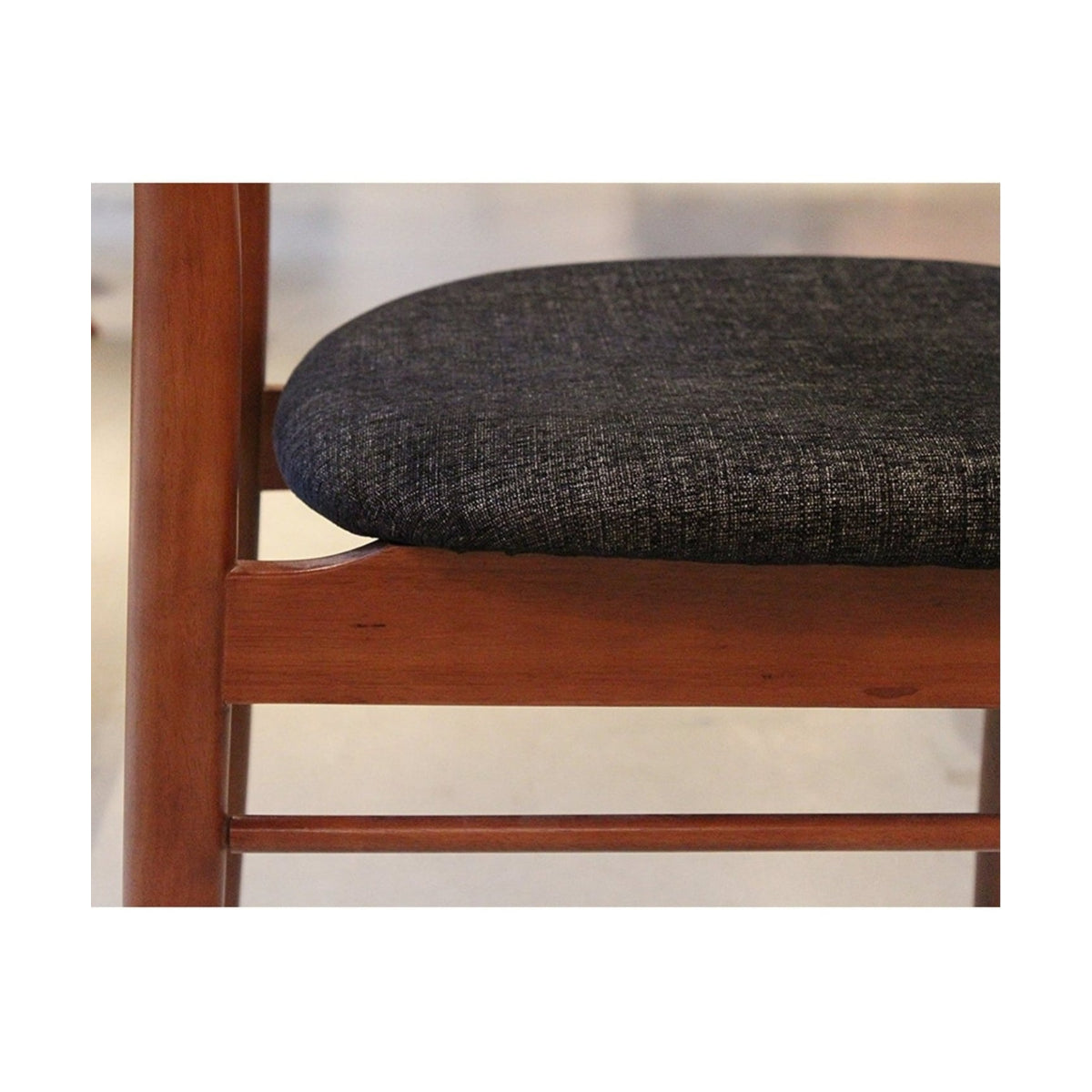 TRESTLES ARM CHAIR