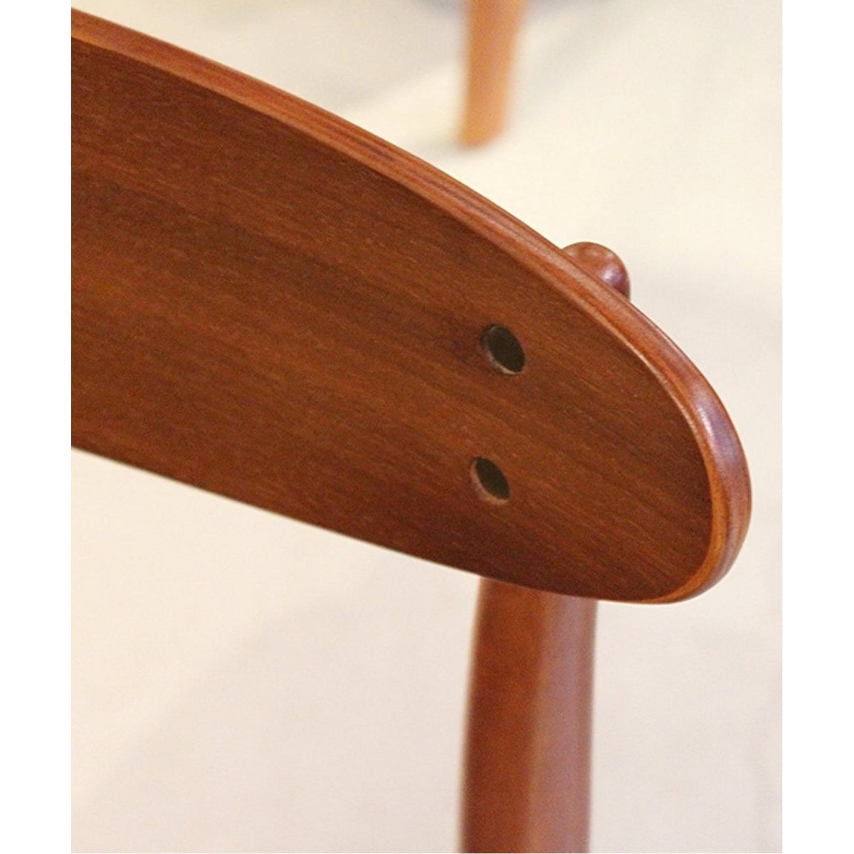 TRESTLES ARM CHAIR