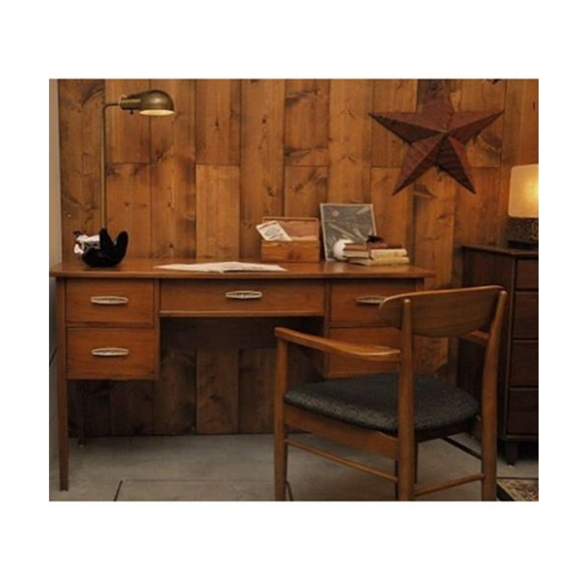 TRESTLES ARM CHAIR