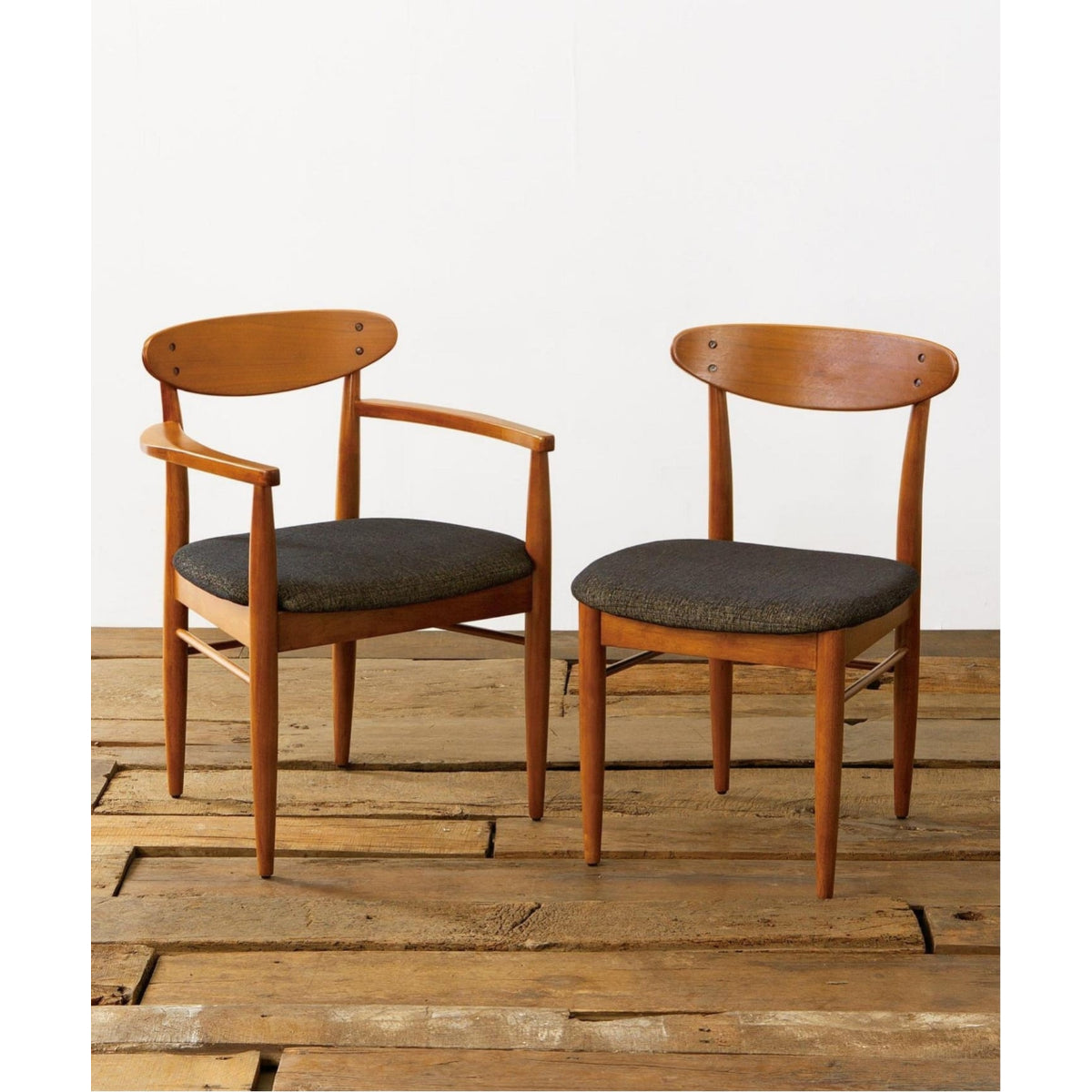 TRESTLES ARM CHAIR