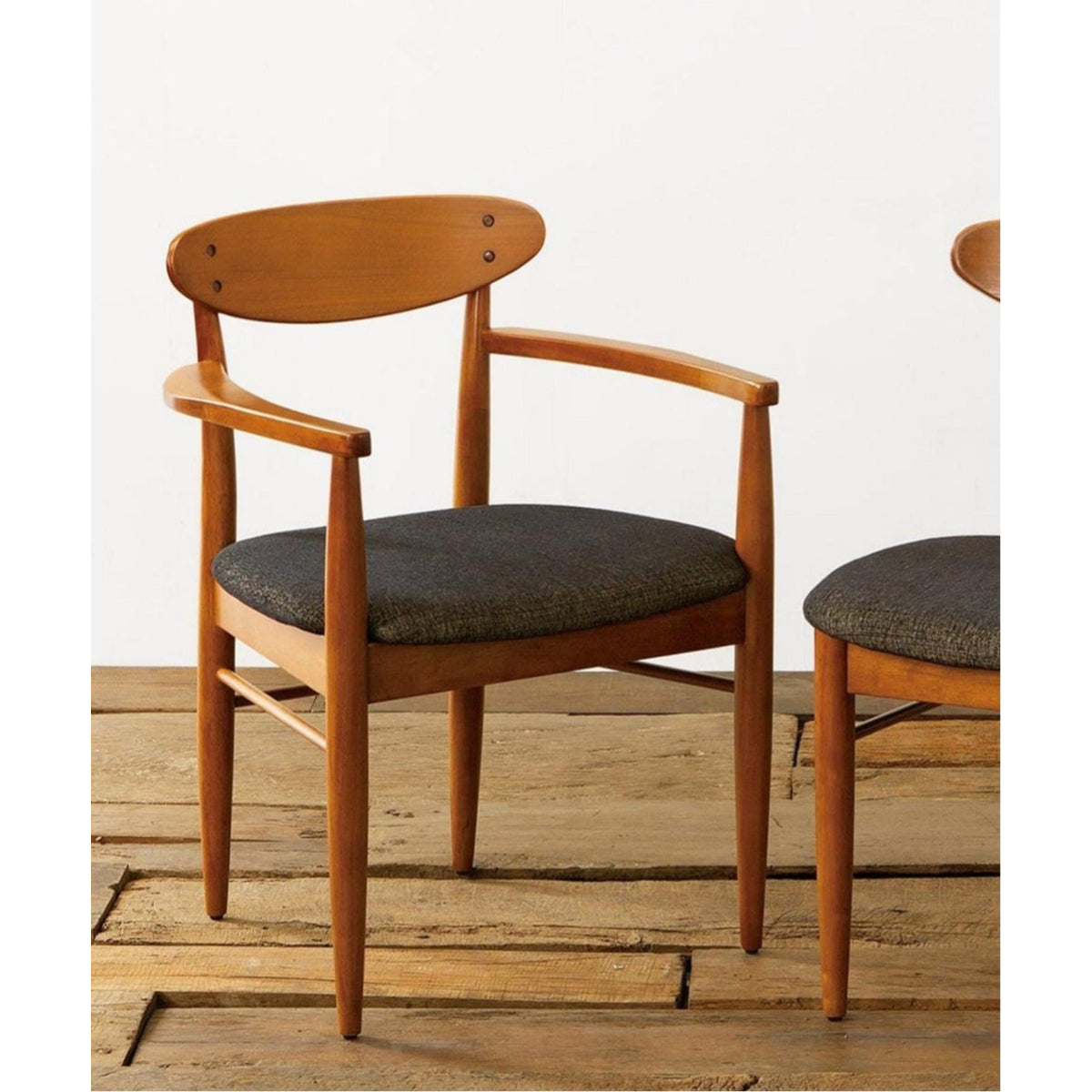 TRESTLES ARM CHAIR