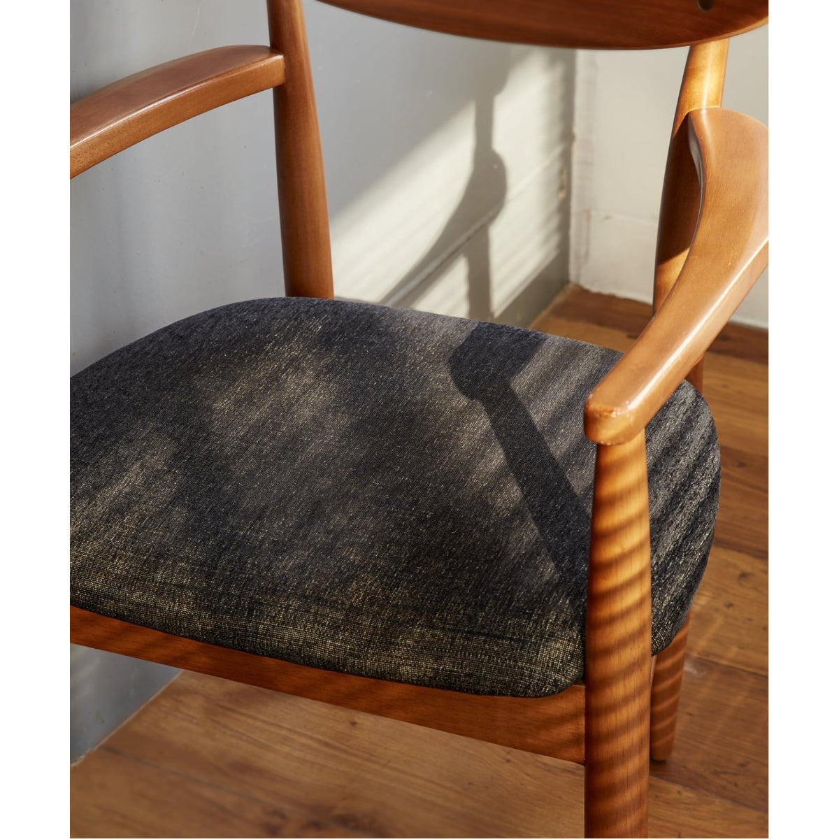 TRESTLES ARM CHAIR