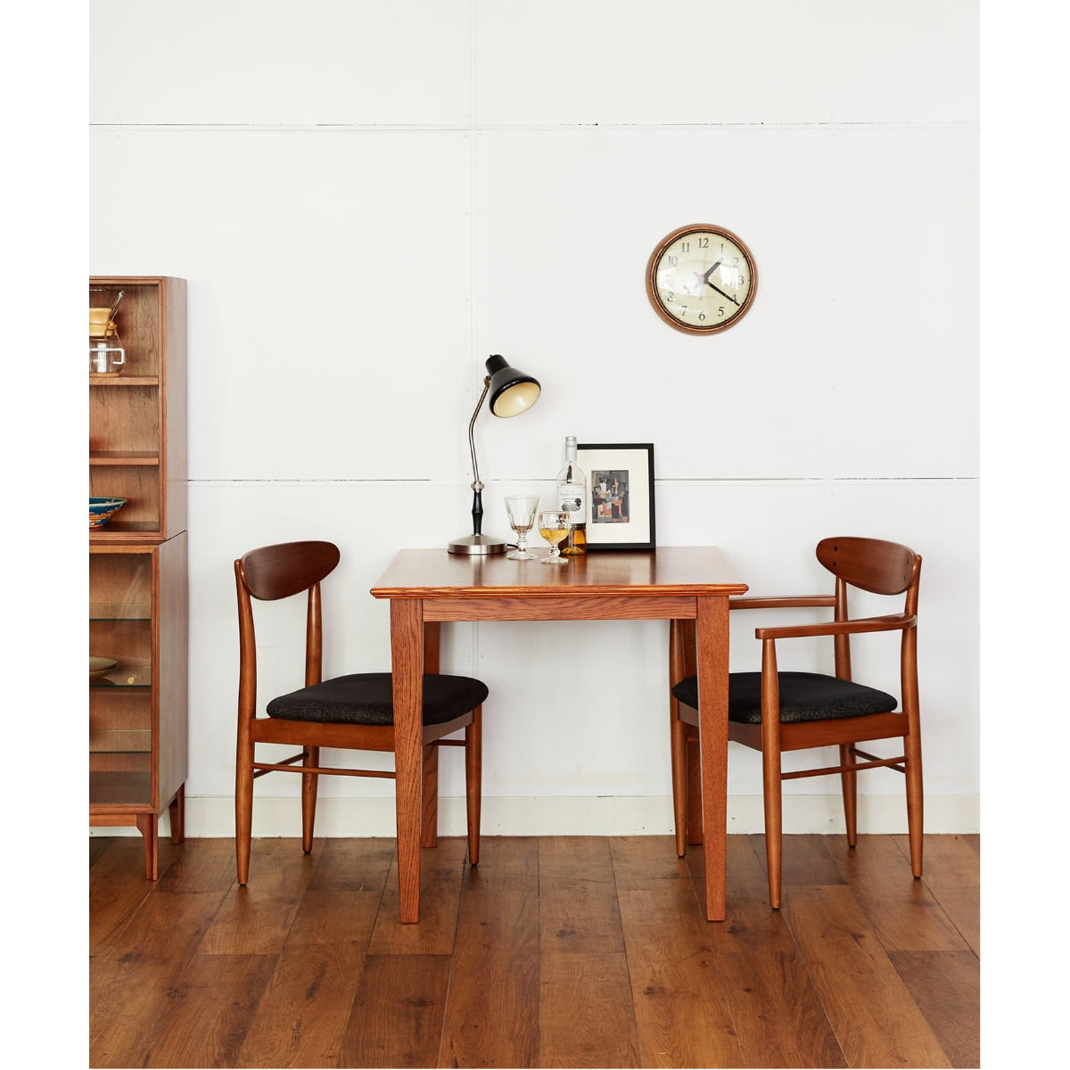 TRESTLES ARM CHAIR