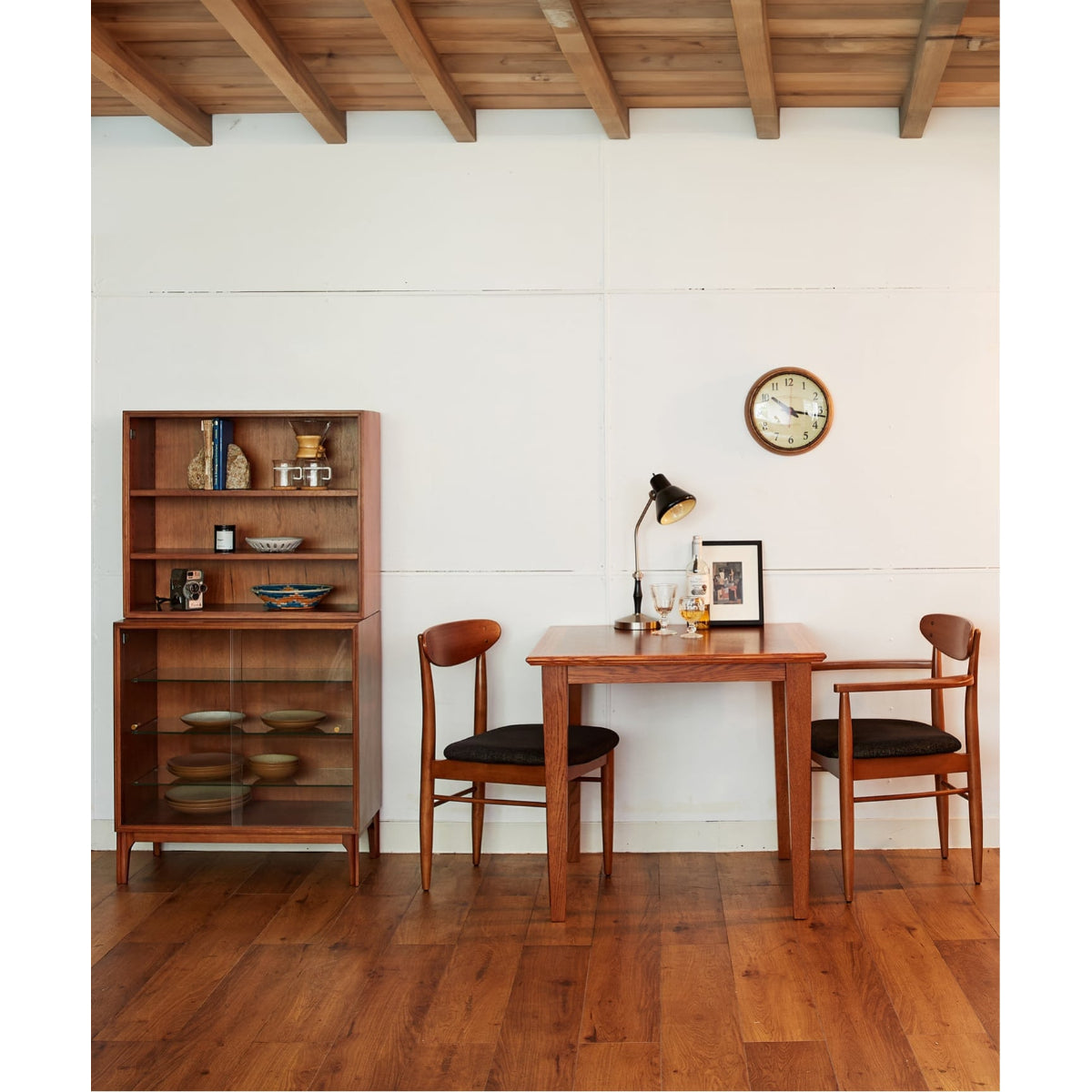 TRESTLES ARM CHAIR