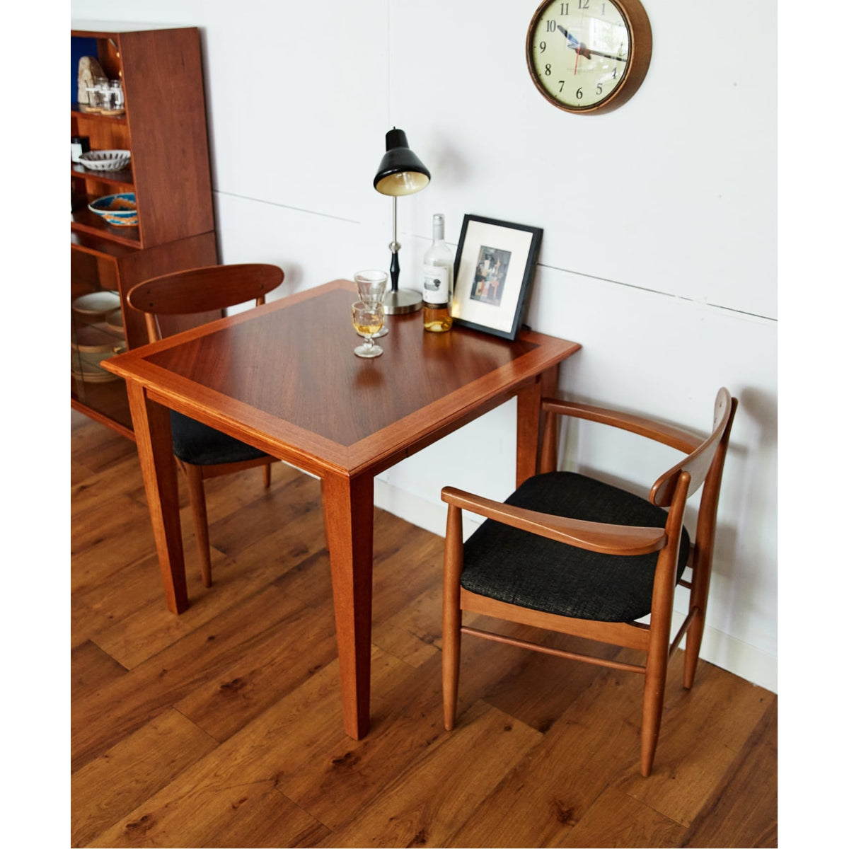 TRESTLES ARM CHAIR