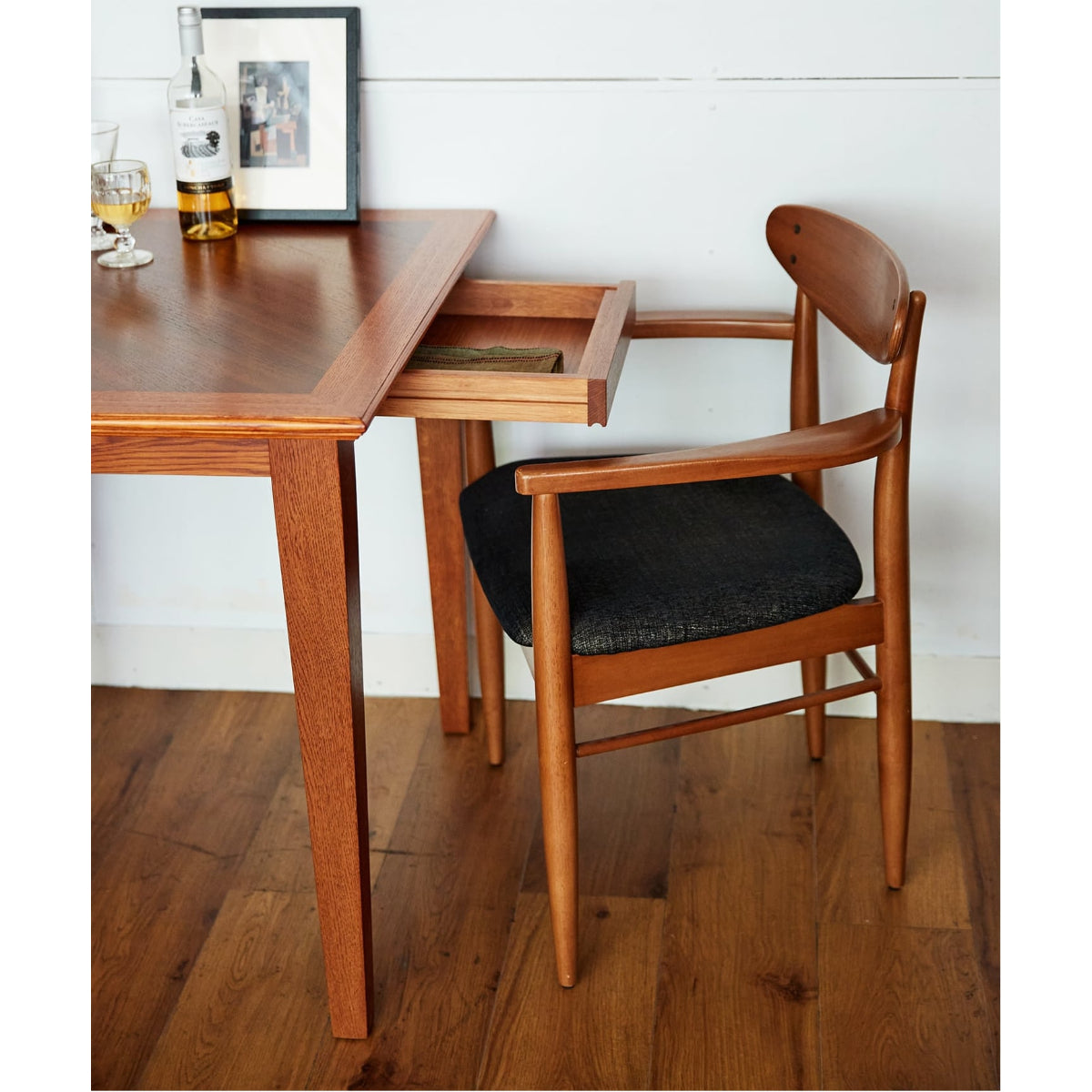 TRESTLES ARM CHAIR