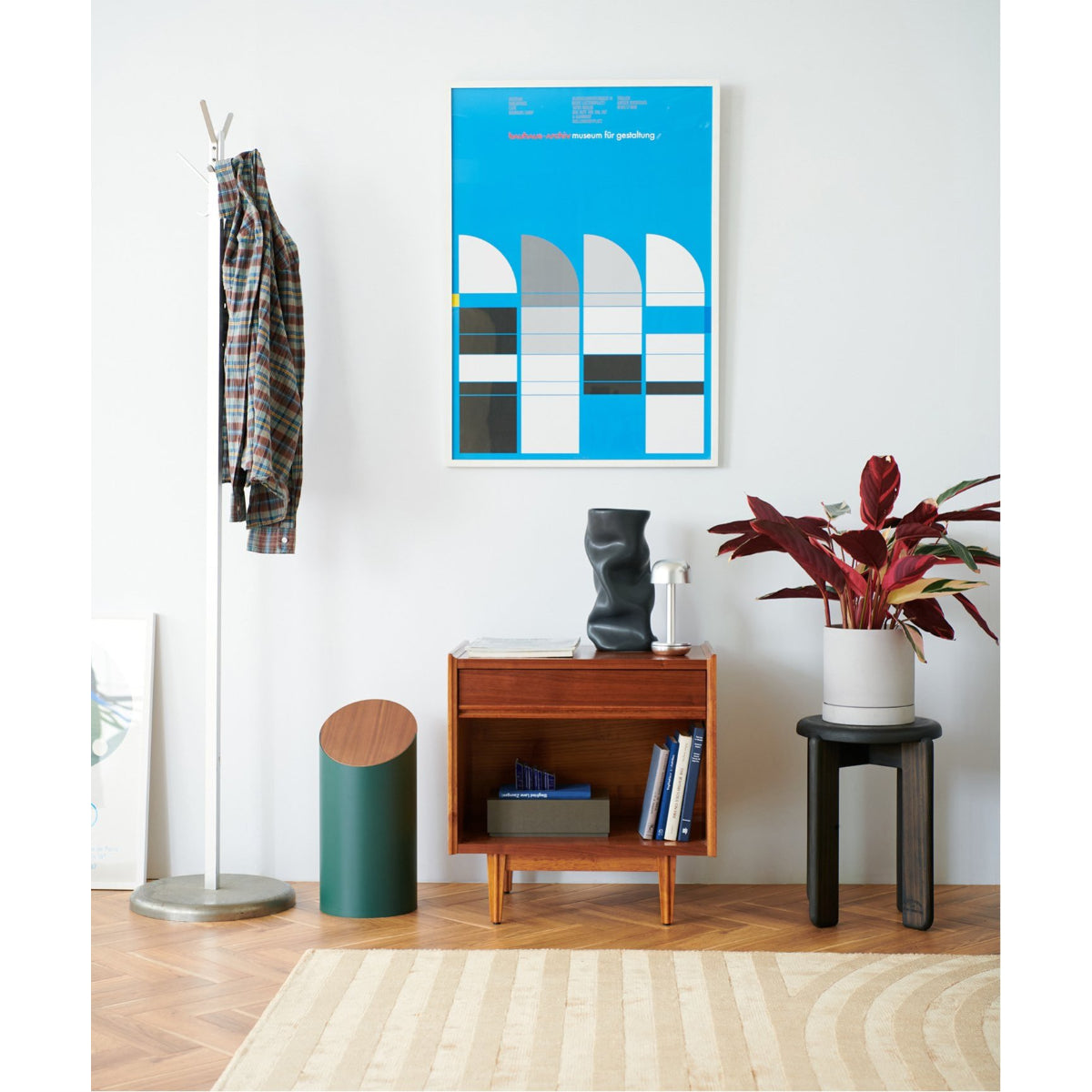 TRESTLES NIGHT STAND