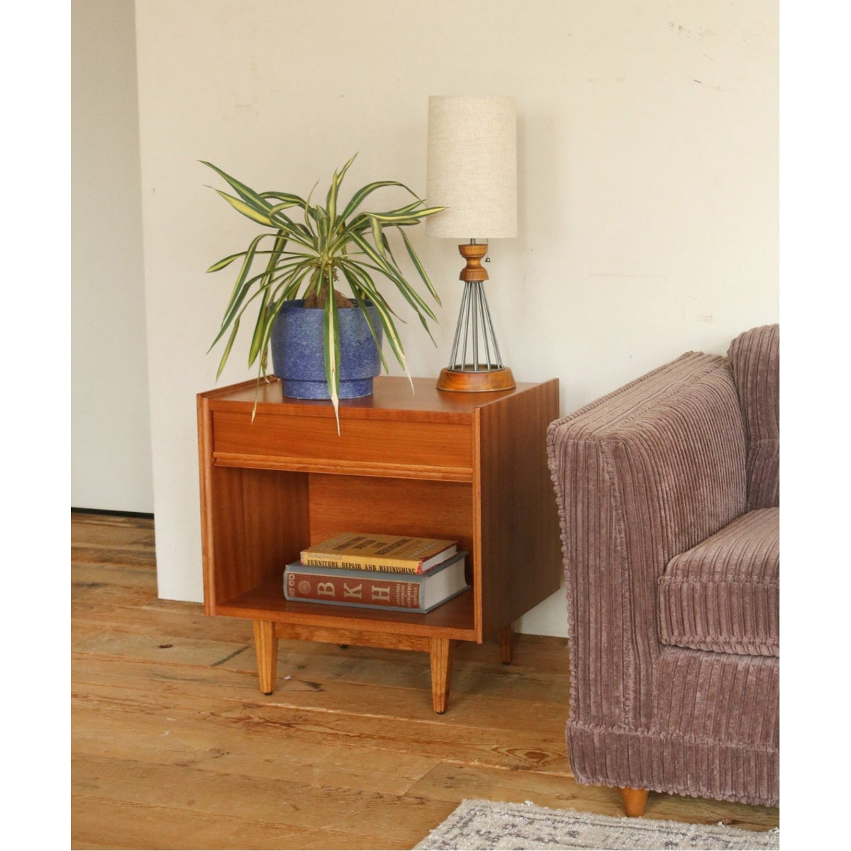 TRESTLES NIGHT STAND