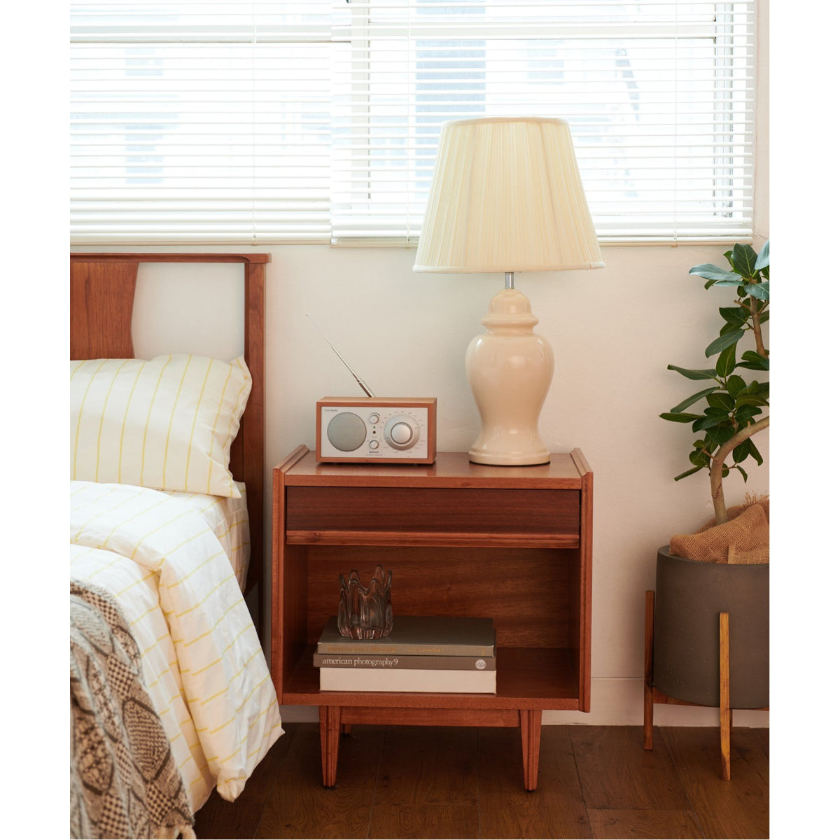 TRESTLES NIGHT STAND
