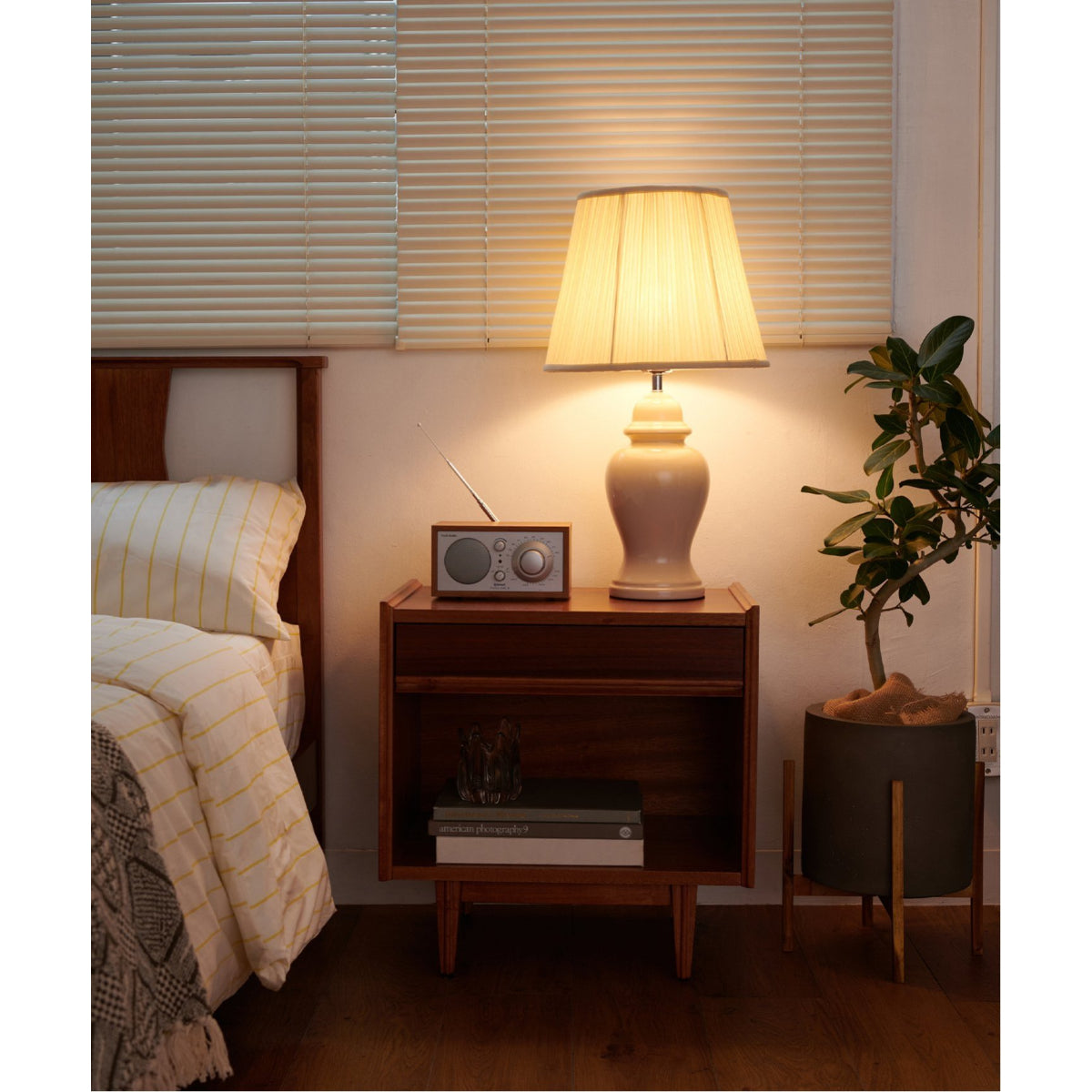 TRESTLES NIGHT STAND