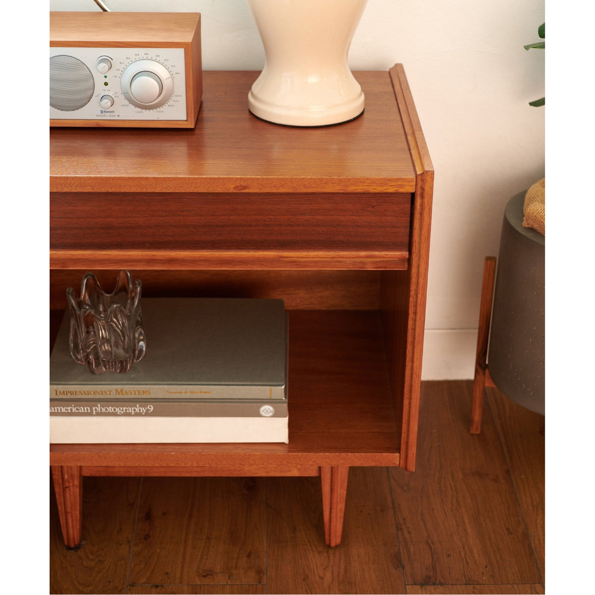 TRESTLES NIGHT STAND
