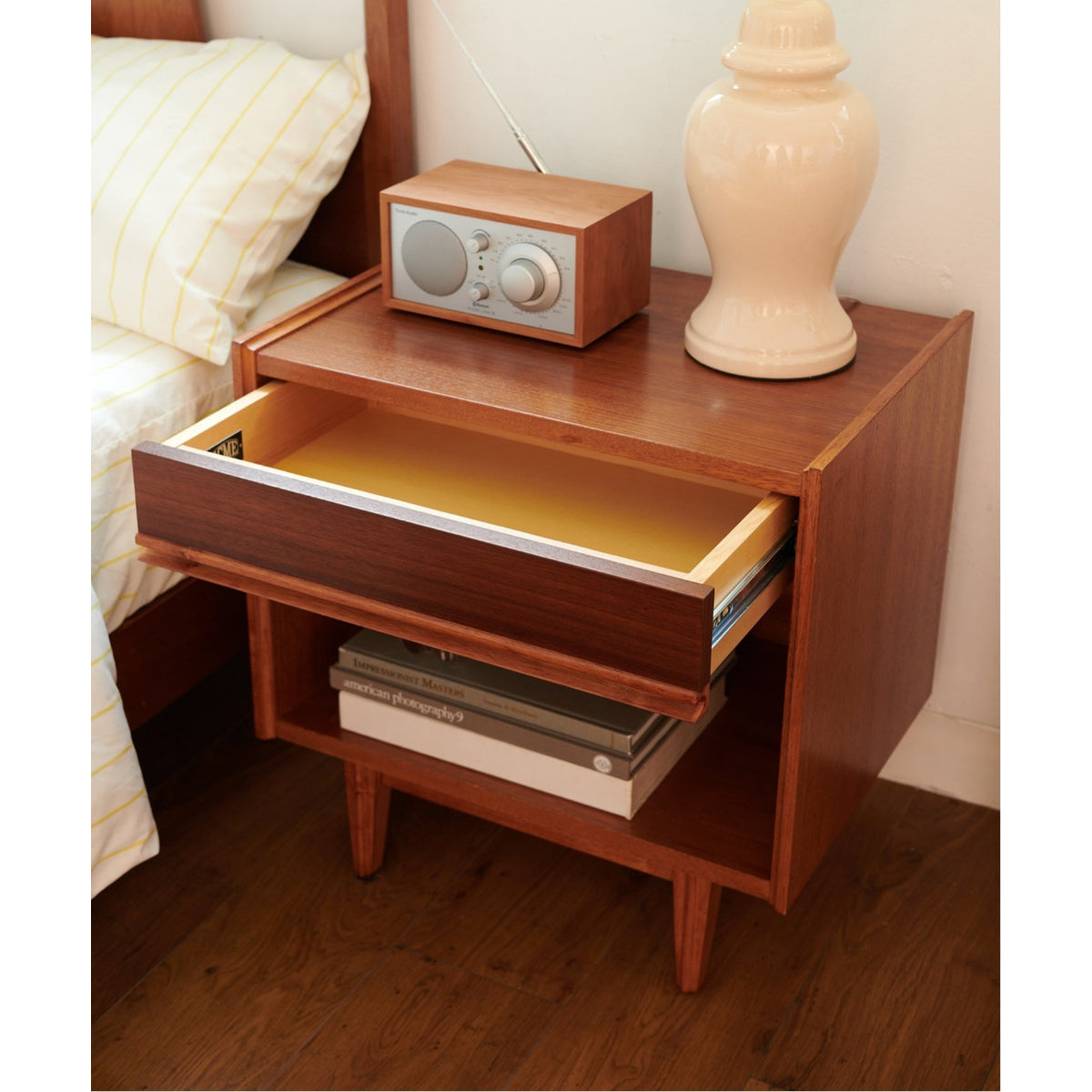 TRESTLES NIGHT STAND