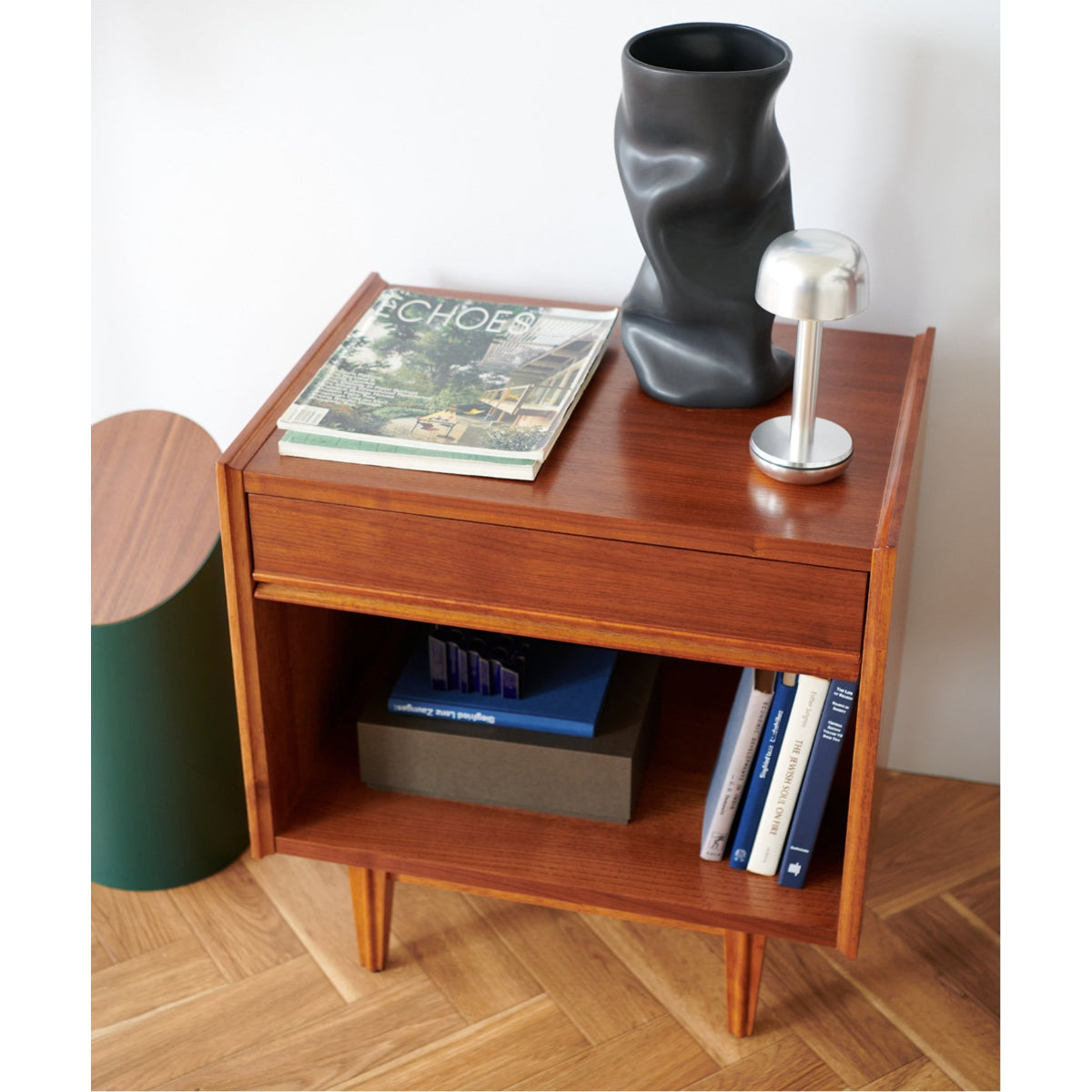 TRESTLES NIGHT STAND