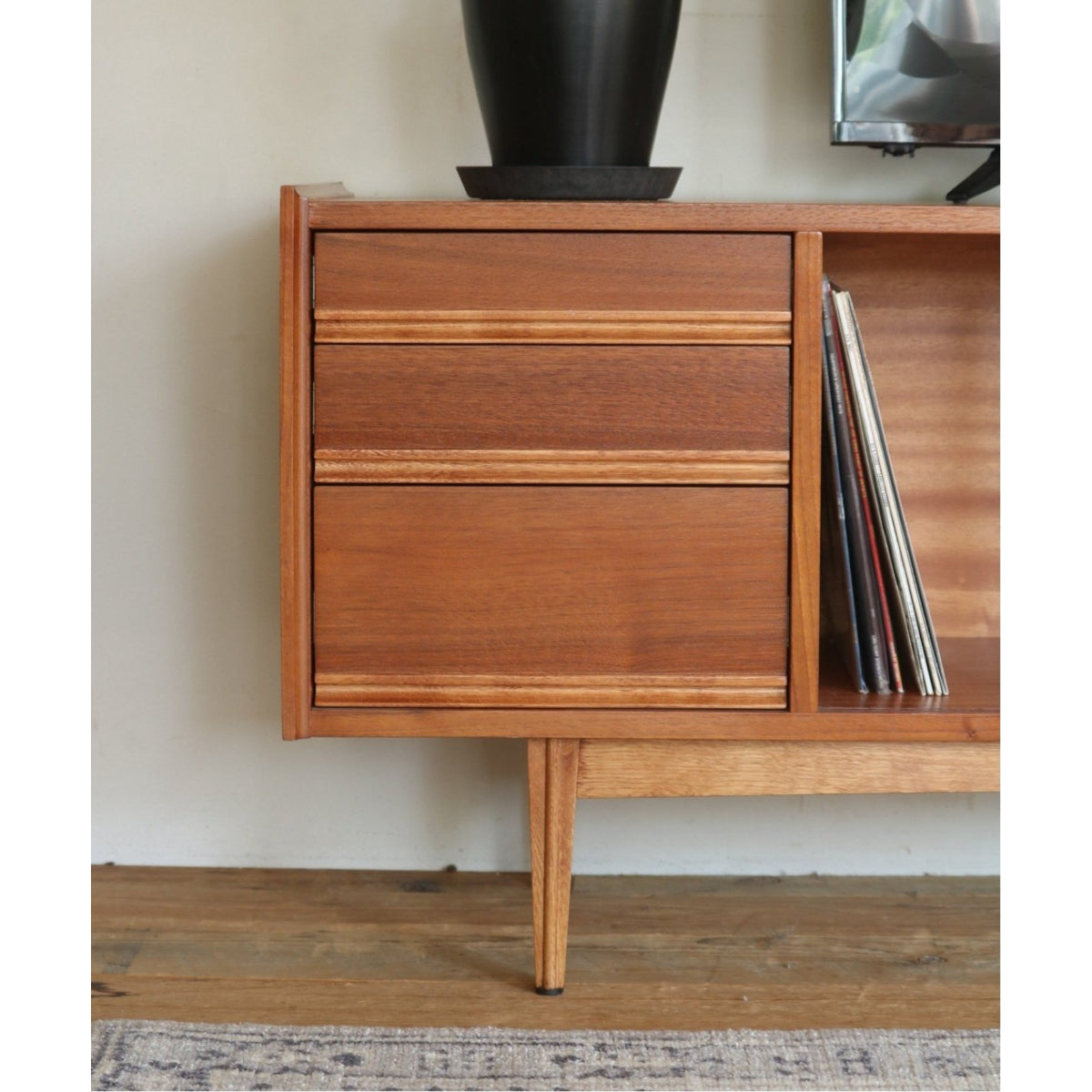 TRESTLES TV BOARD W1800