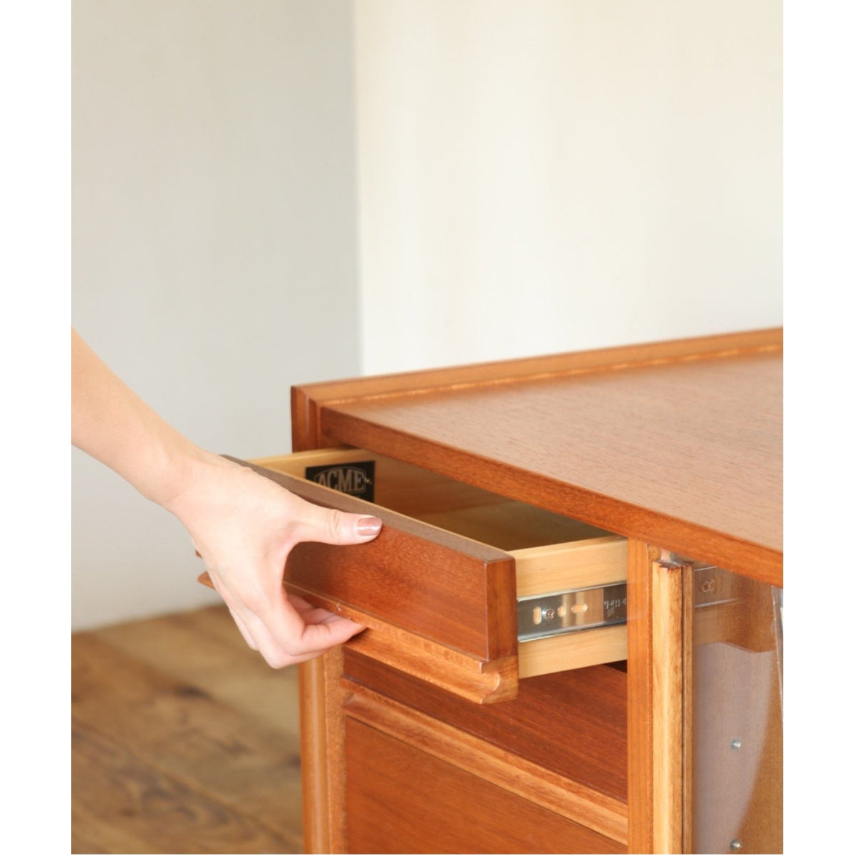 TRESTLES TV BOARD W1800