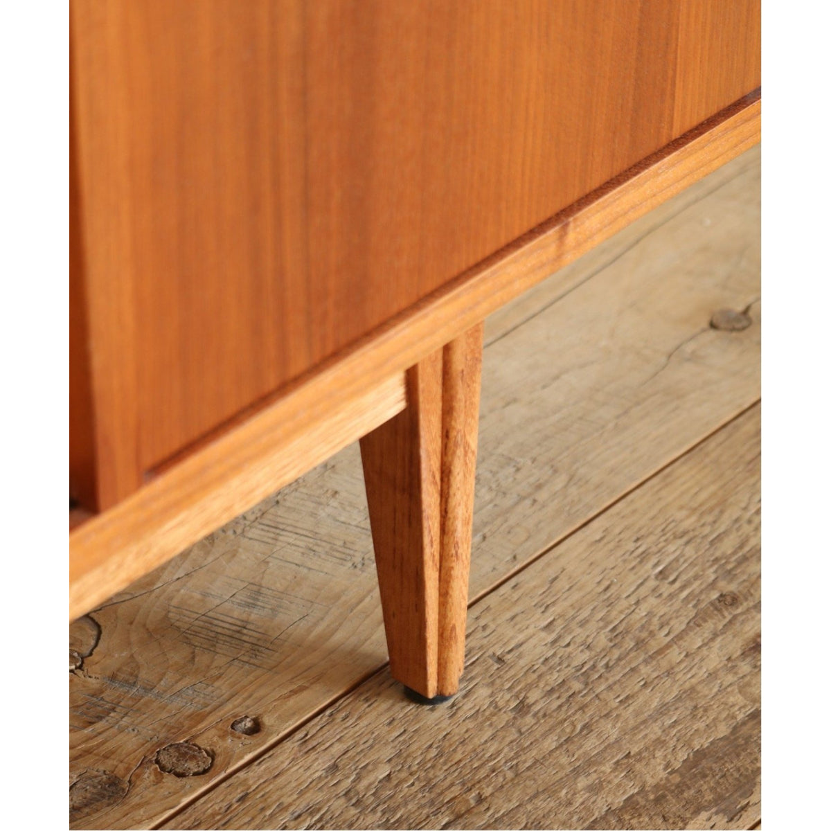 TRESTLES TV BOARD W1800