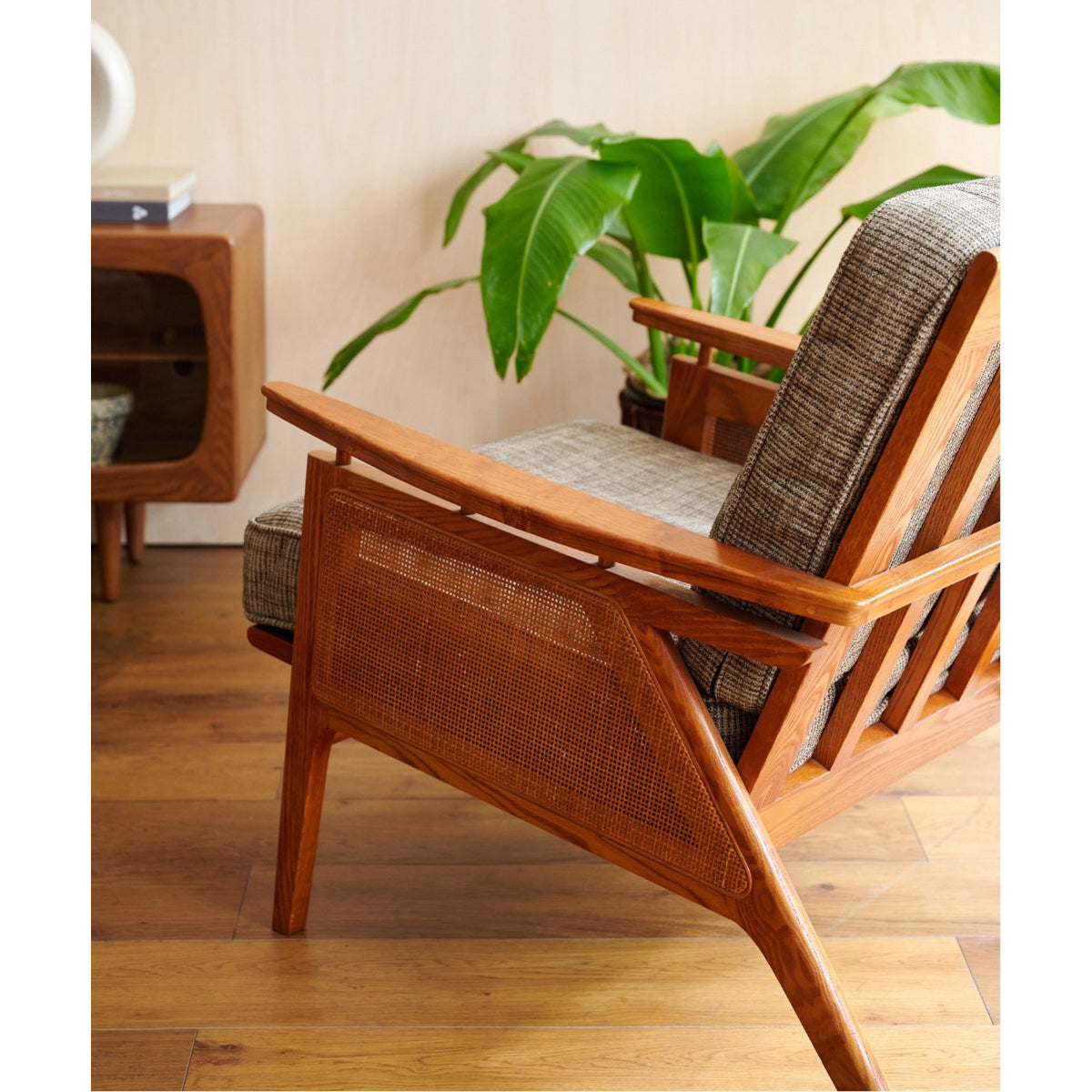 WICKER LOUNGE CHAIR