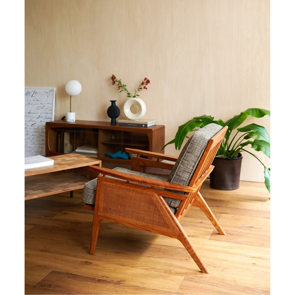 WICKER LOUNGE CHAIR