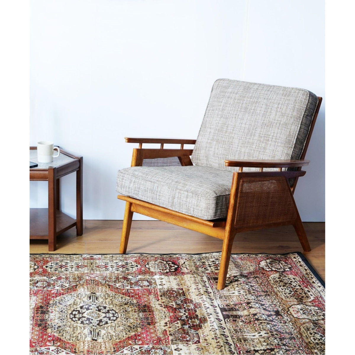 WICKER LOUNGE CHAIR