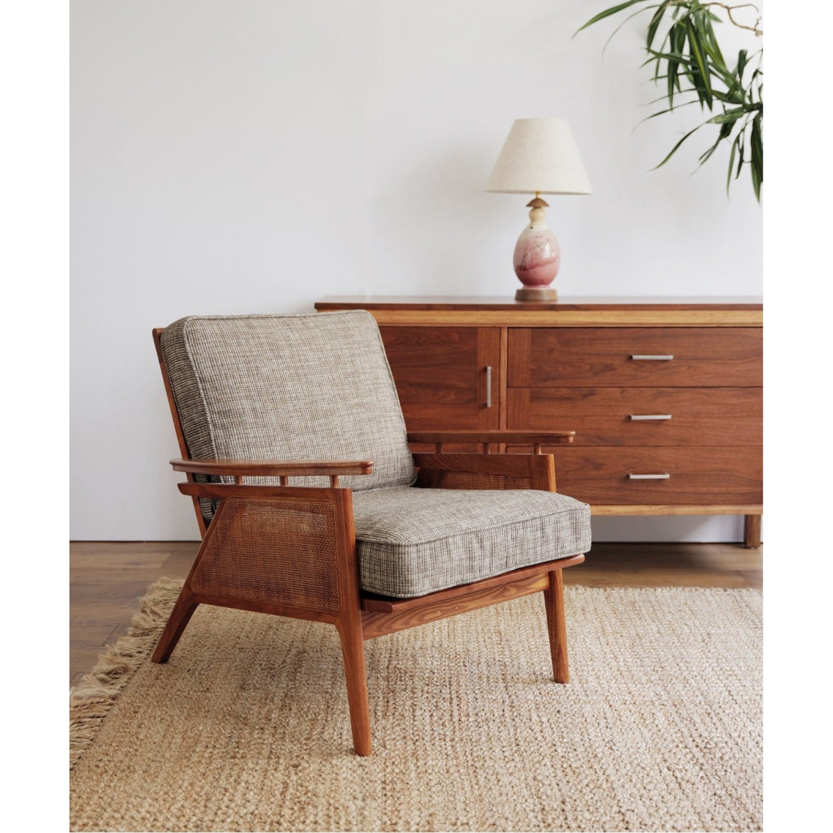 WICKER LOUNGE CHAIR