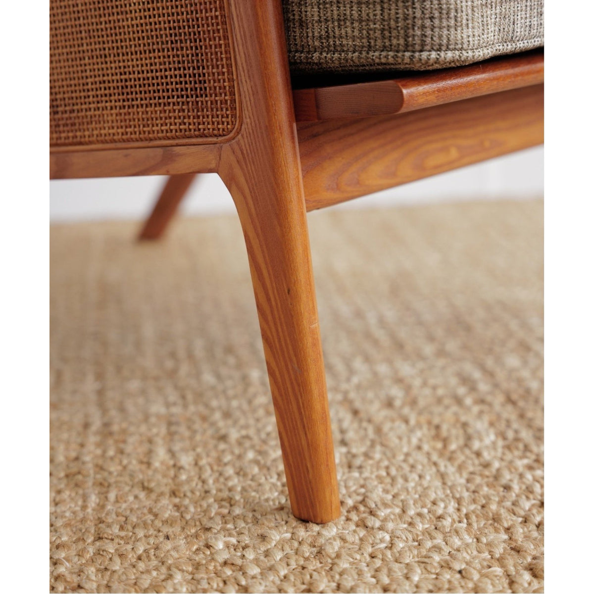 WICKER LOUNGE CHAIR