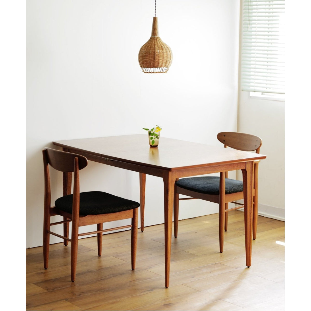 WARNER DINING TABLE ( HERRINGBONE / STANDARD )