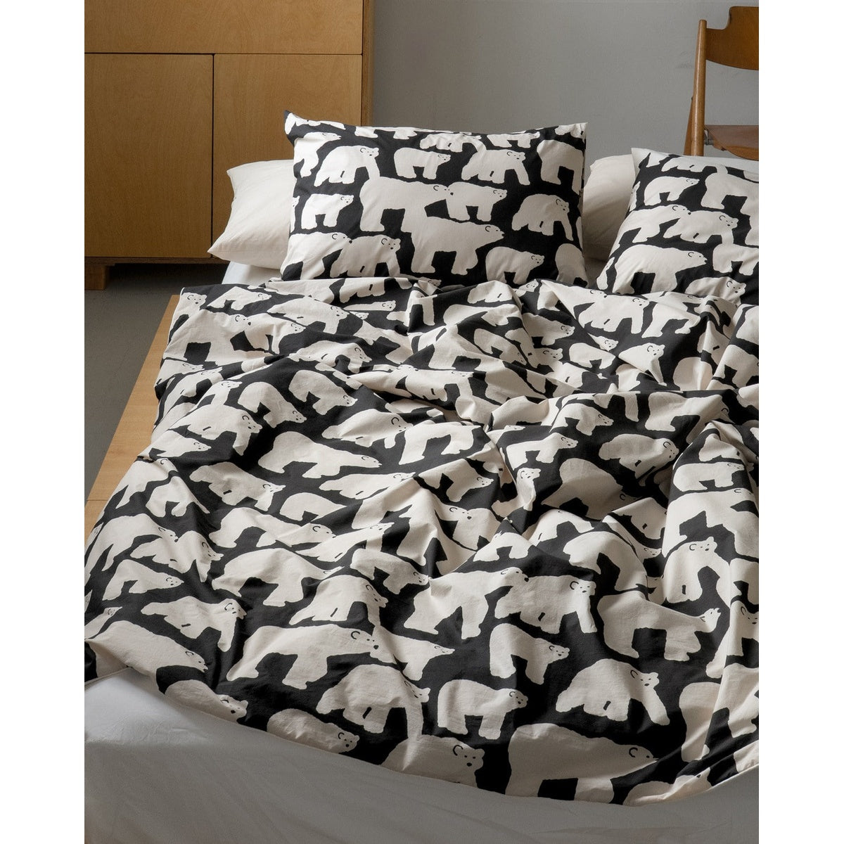 HOOK | POLAR BEARS  BLACK SUMMER COMFORTER