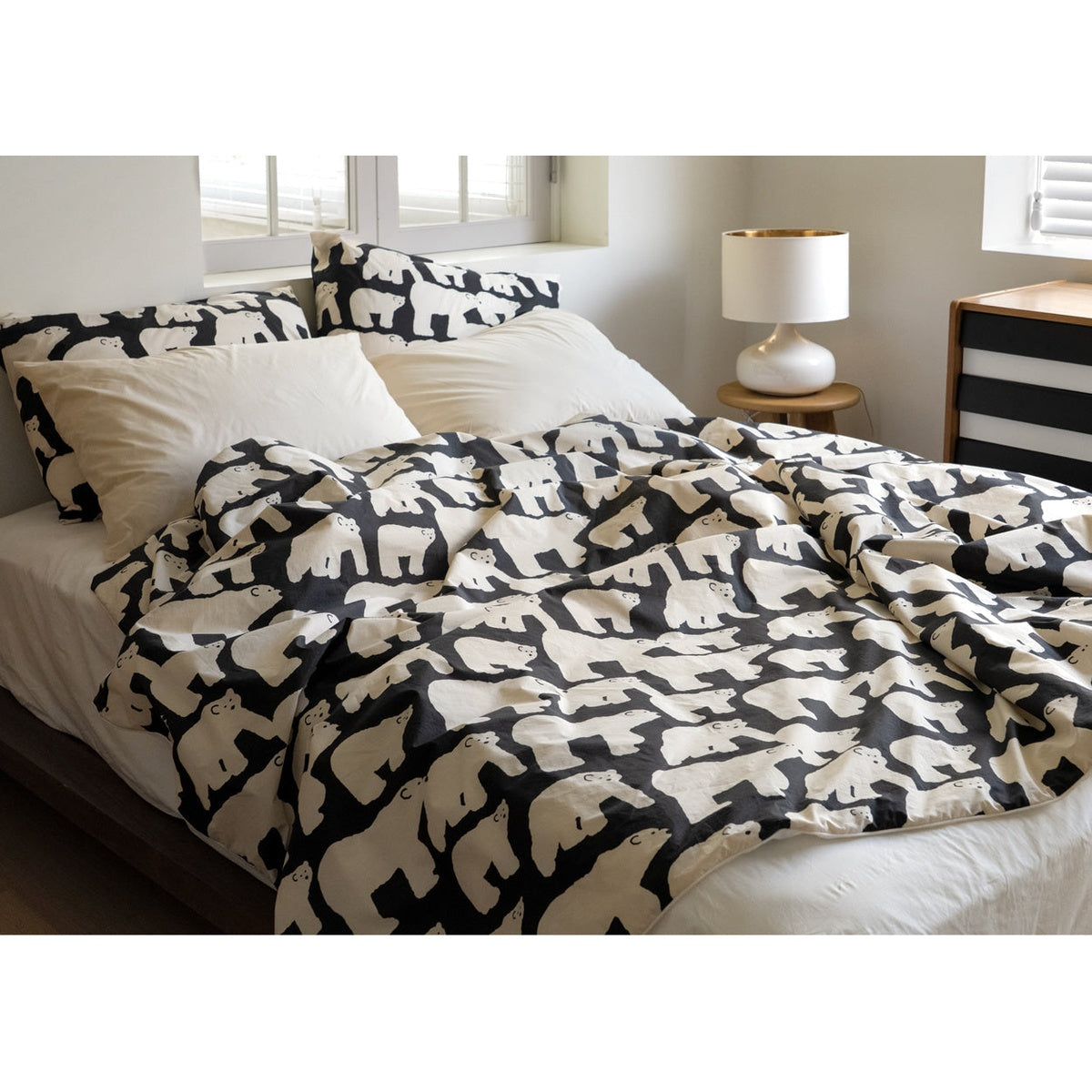 HOOK | POLAR BEARS  BLACK SUMMER COMFORTER