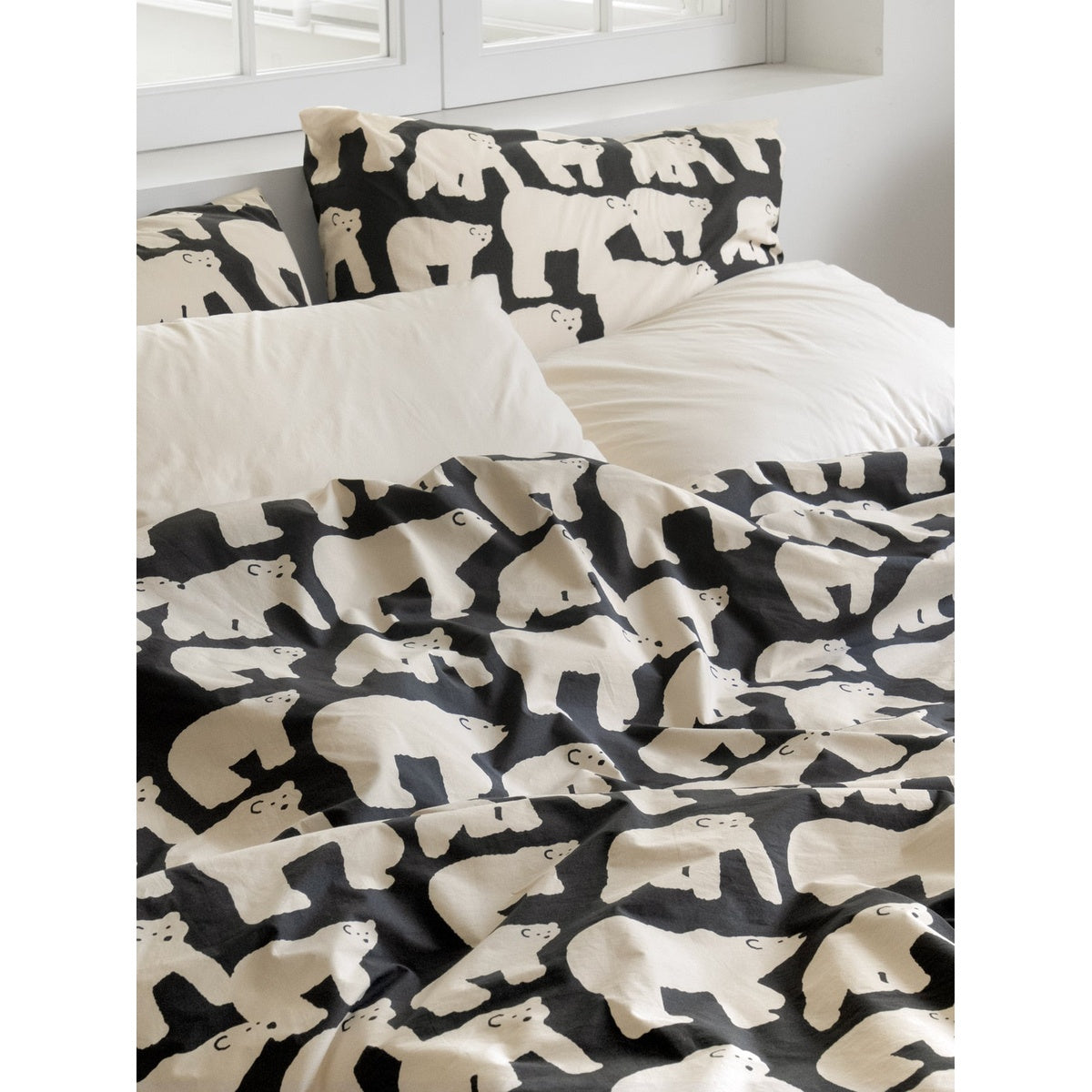 HOOK | POLAR BEARS  BLACK SUMMER COMFORTER
