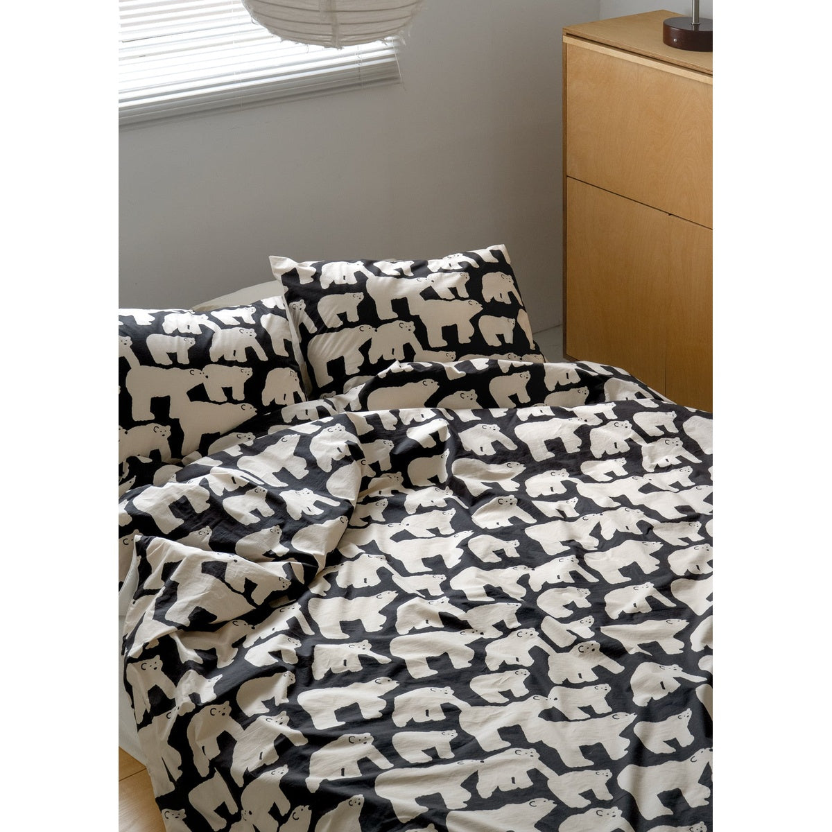HOOK | POLAR BEARS  BLACK SUMMER COMFORTER